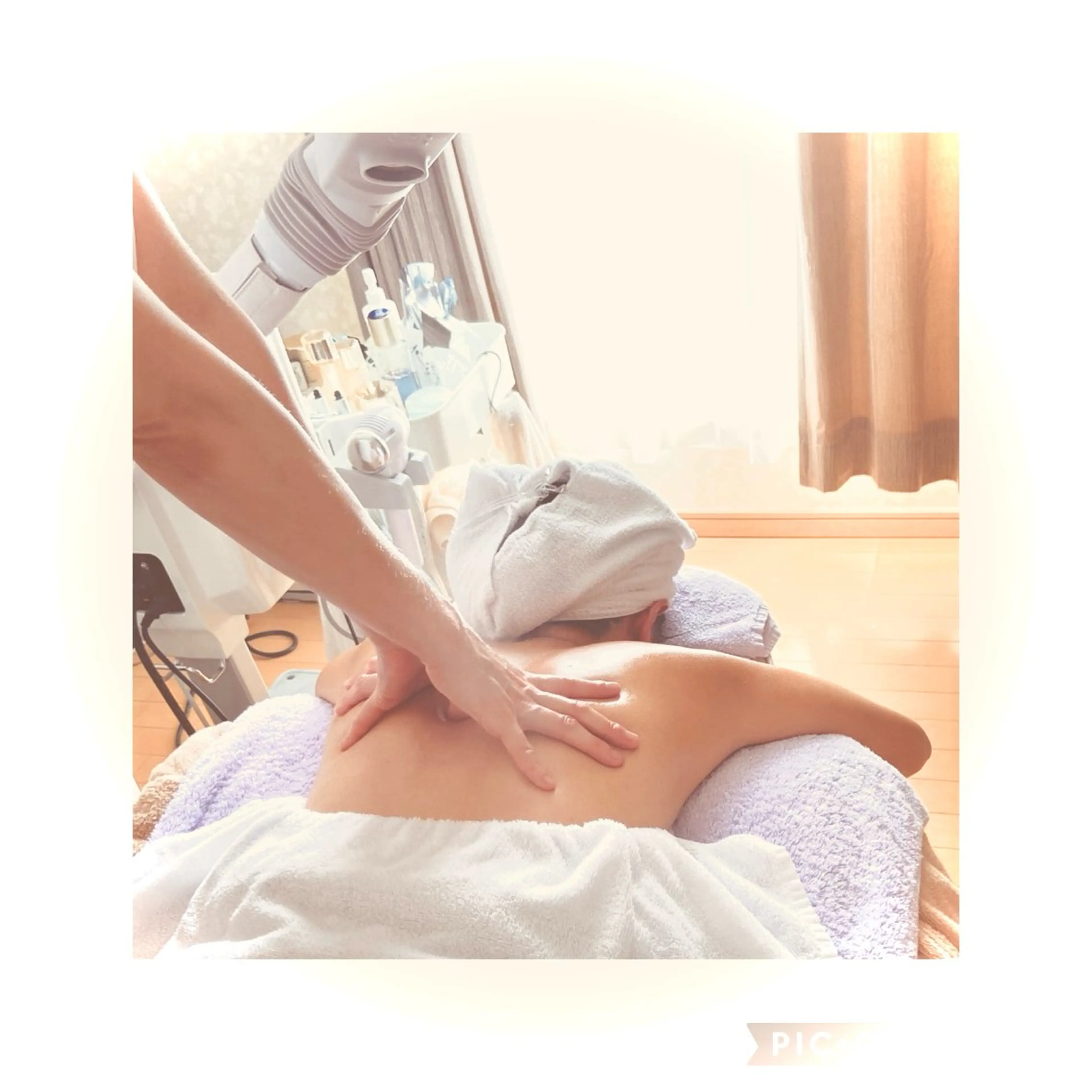 50分のフェイシャルデコルテエステ&30分間の背中アロマリラクゼーションの写真