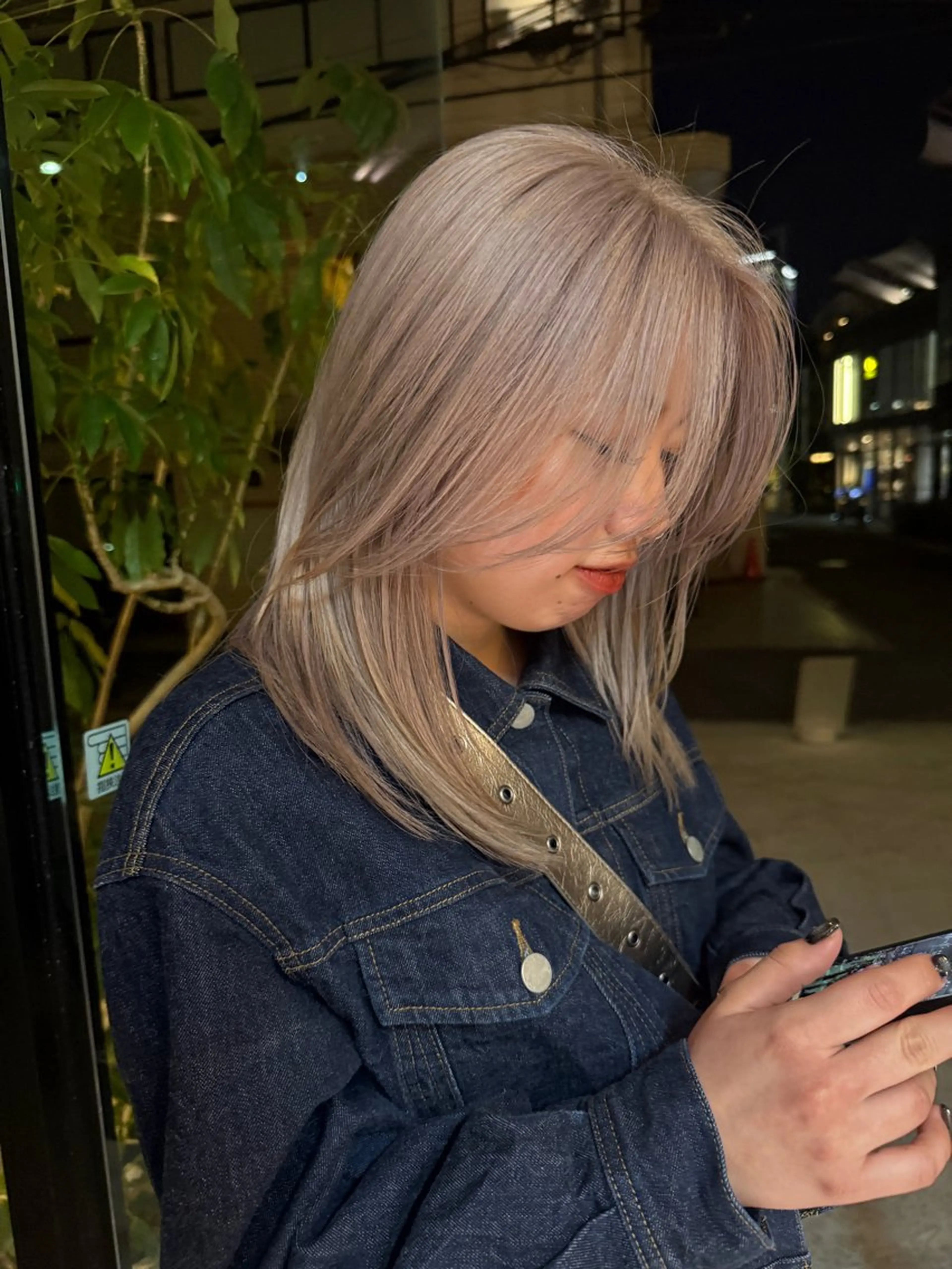 セミロング カラー ブリーチ ハイトーンカラー 盛山 莉々華のヘアスタイル