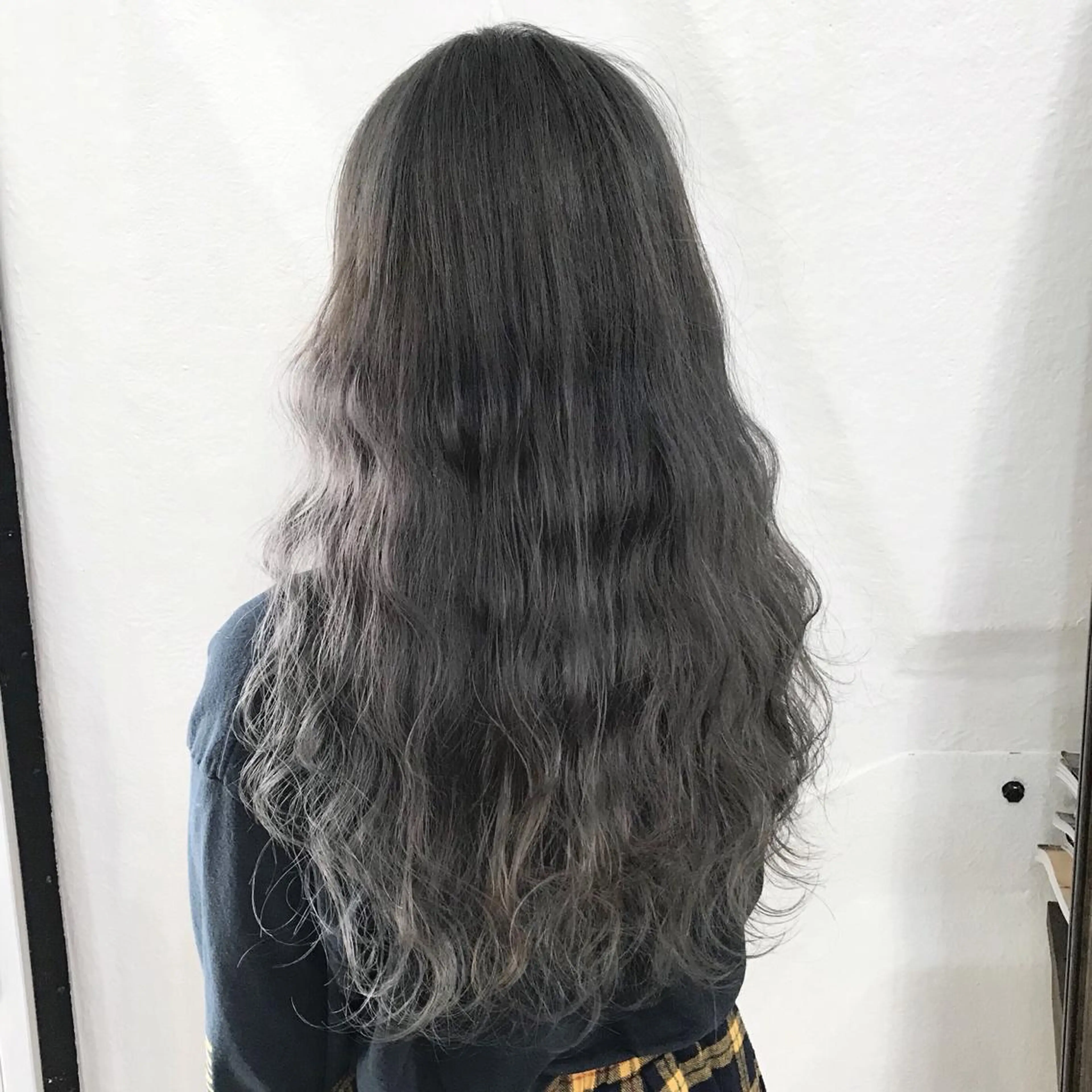ロング カラー ブリーチ ブルーカラー ブルーグレー グラデーションカラー サロウィン所属・K-POP好き美容師 🇰🇷Kai.Yのヘアスタイル