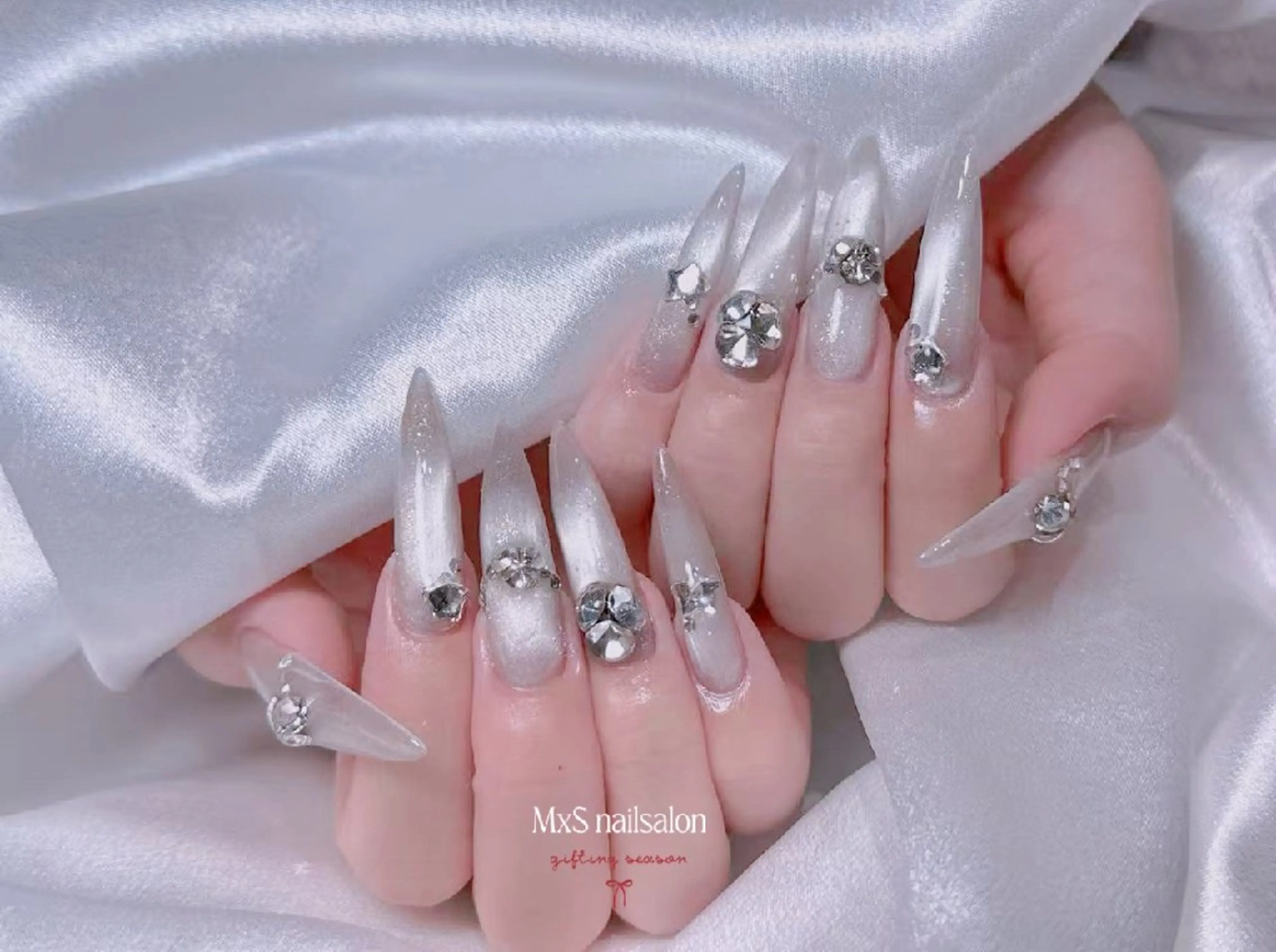 ネイル ジェルネイル 韓国ネイル マグネットネイル パラジェル ワンホンネイル ハンドネイル ハンドケア MxS Nail(長さだし/フィルイン/マグネット/韓国ネイル/ワンホンネイル/ワンカラー)所属・MxS リィリィのネイルデザイン