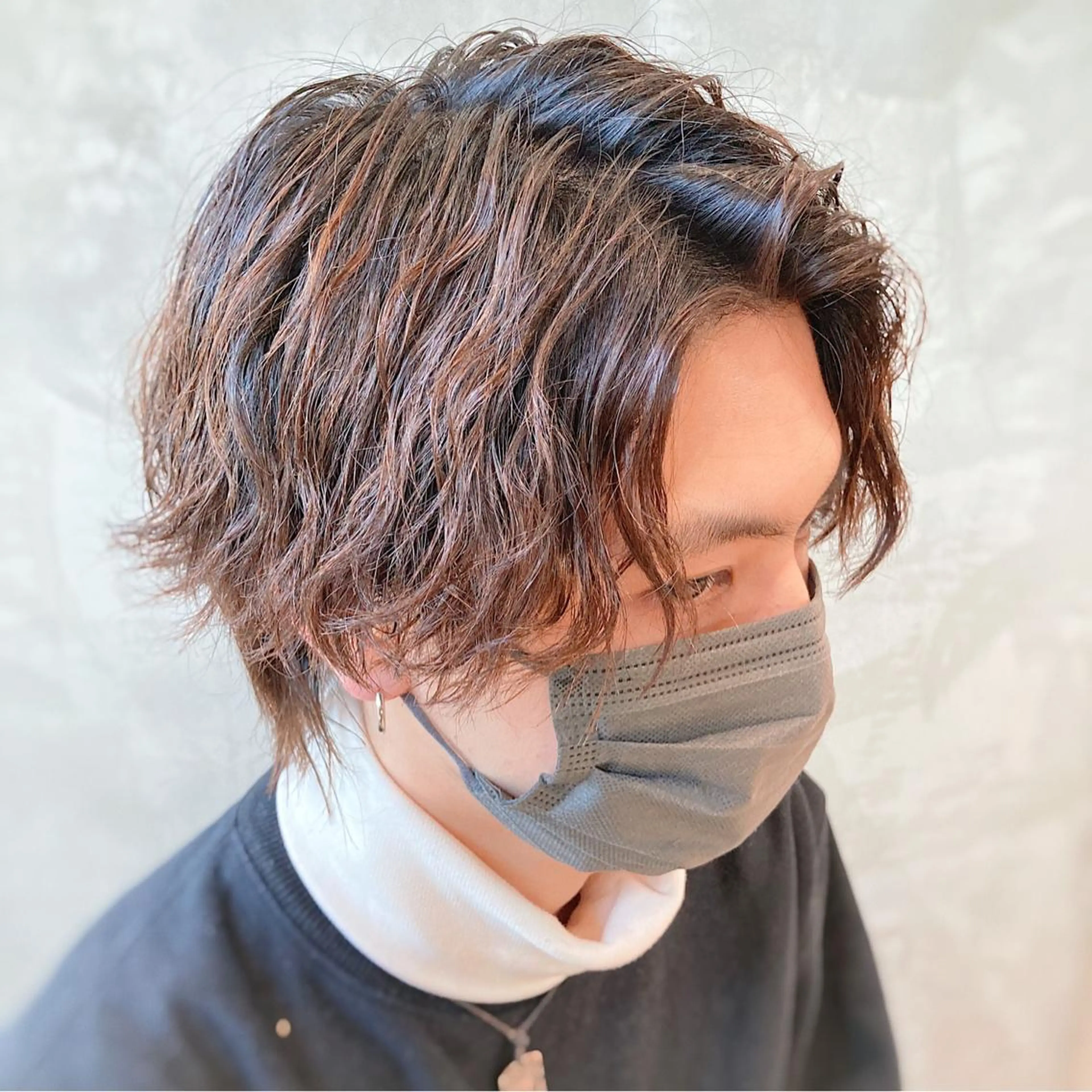 ショート パーマ メンズ メンズブリーチ センターパート メンズパーマ 波巻きスパイラルパー マ/シャドウパーマ駿のヘアスタイル