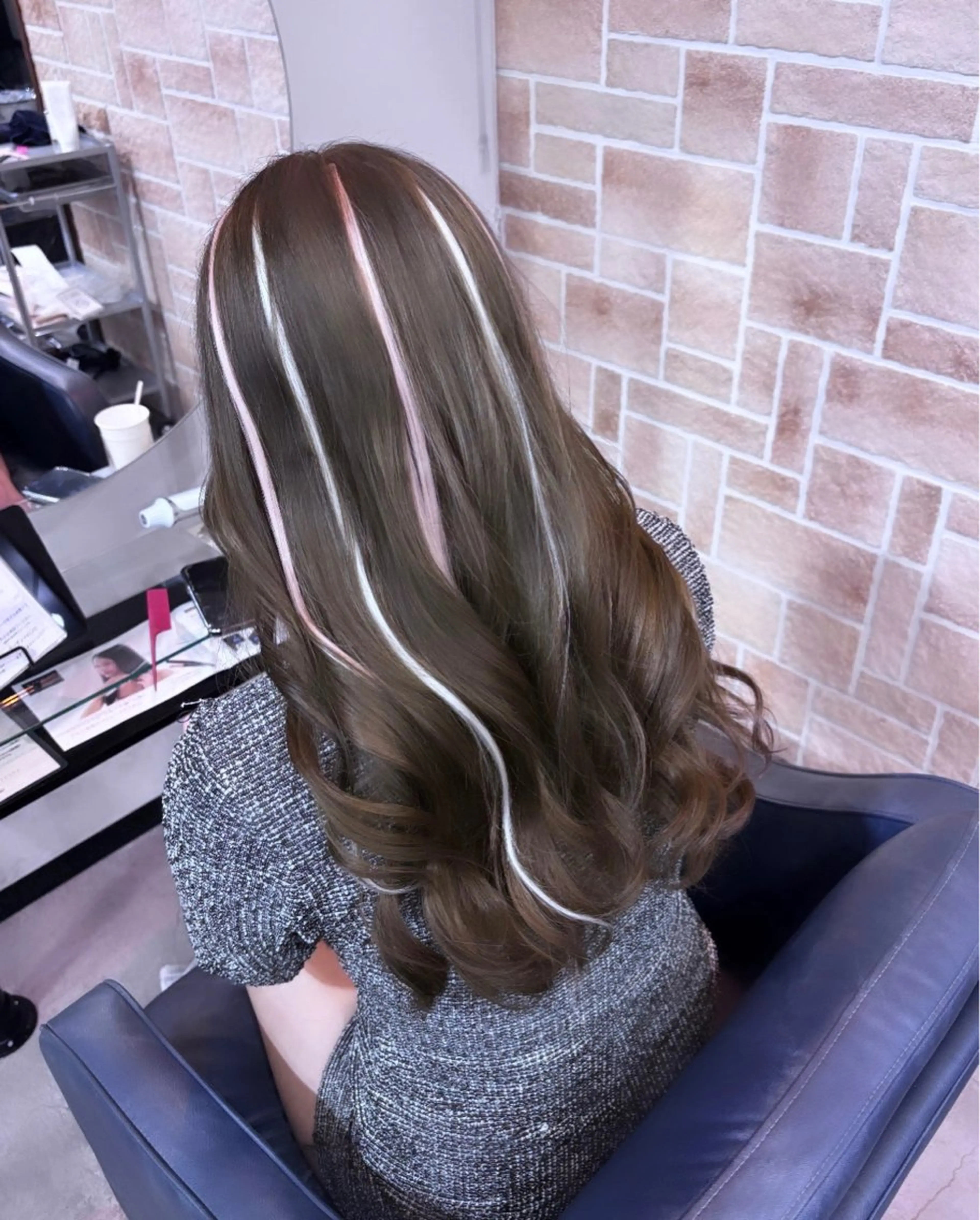 ロング エクステ ハイライト ヘアカラー ハイトーンカラー / kureaのヘアスタイル