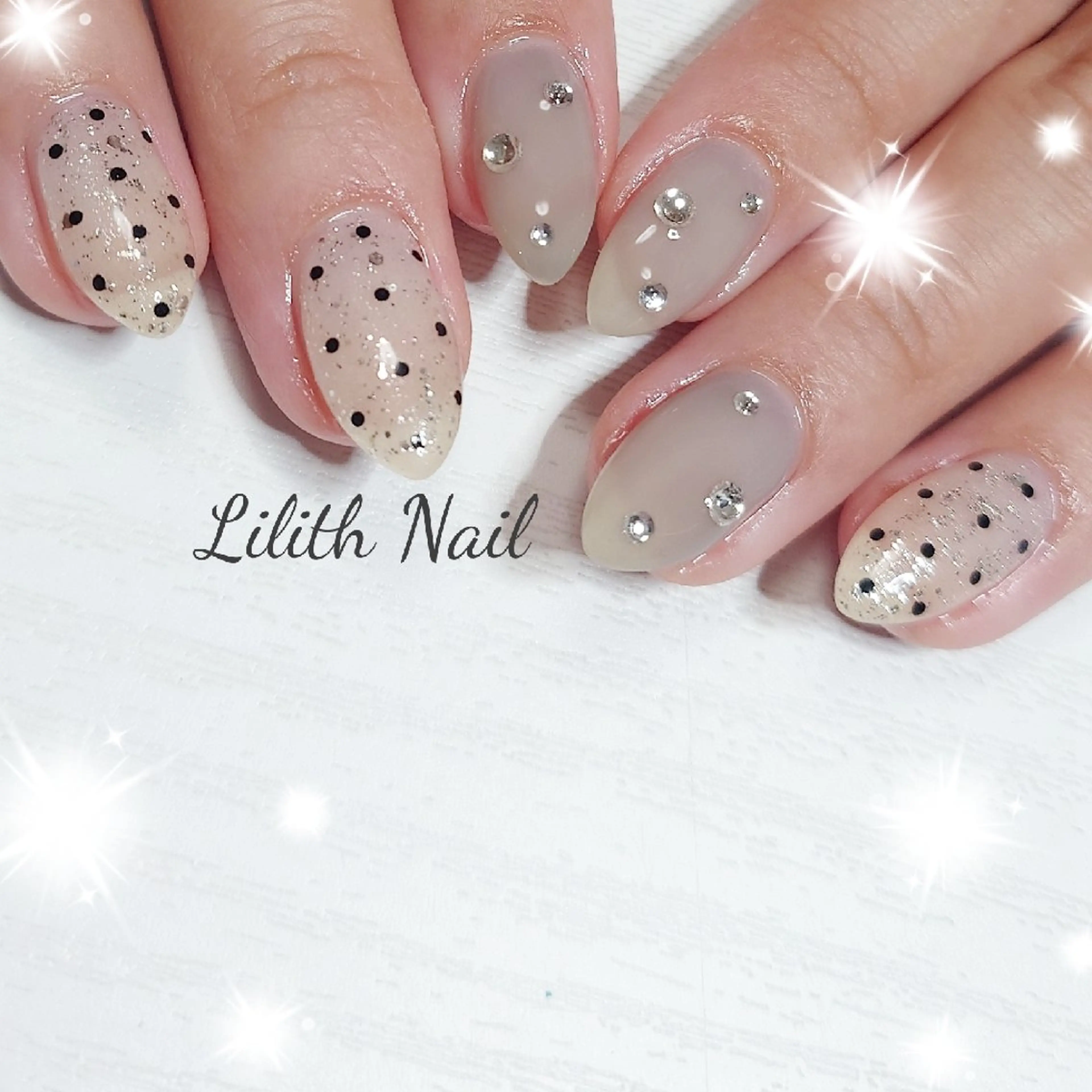 ネイル ストーンネイル ハンドネイル Lilith Nailのネイルデザイン