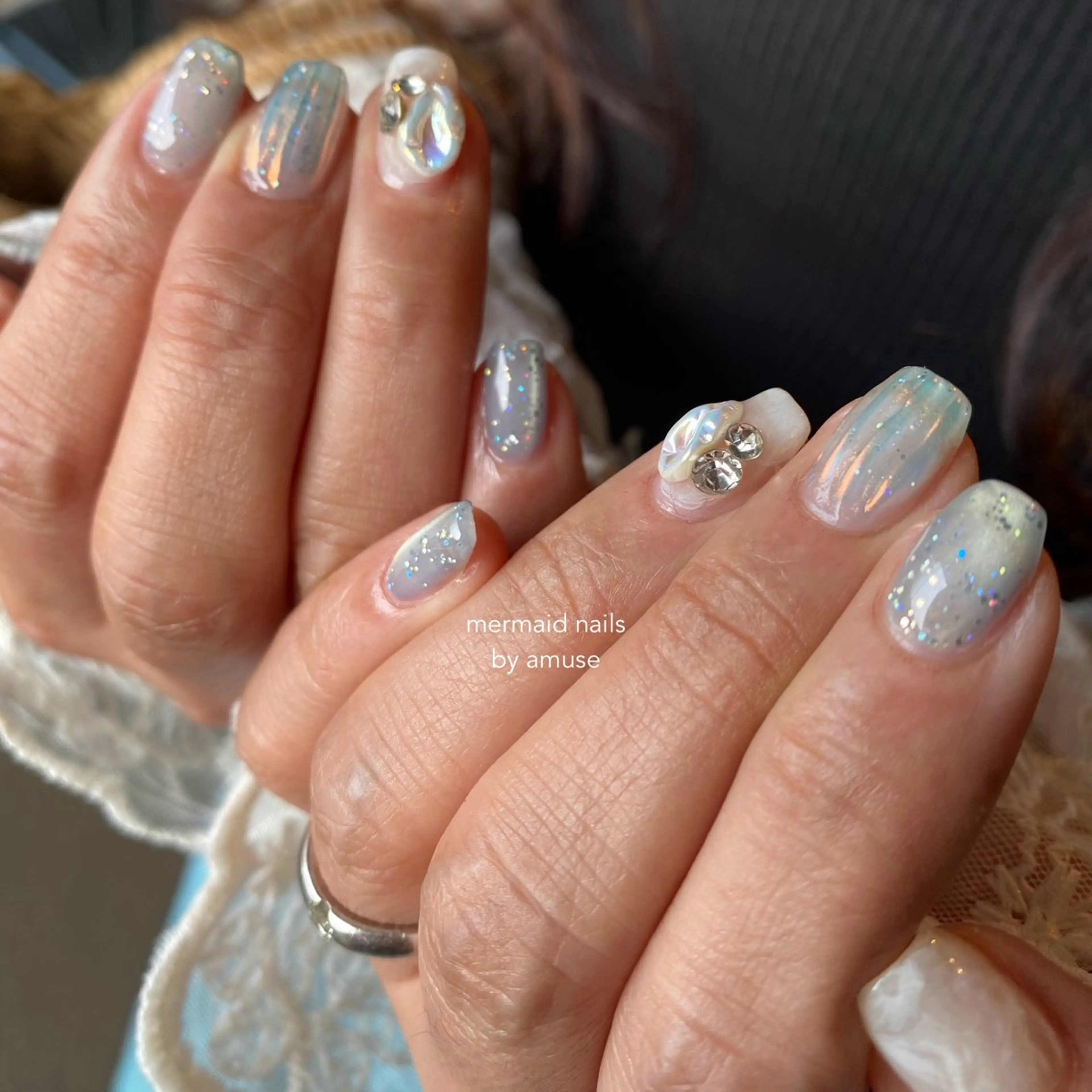 ネイル オーロラネイル マグネットネイル 夏ネイル amuse 手書きニュアンスのネイルデザイン