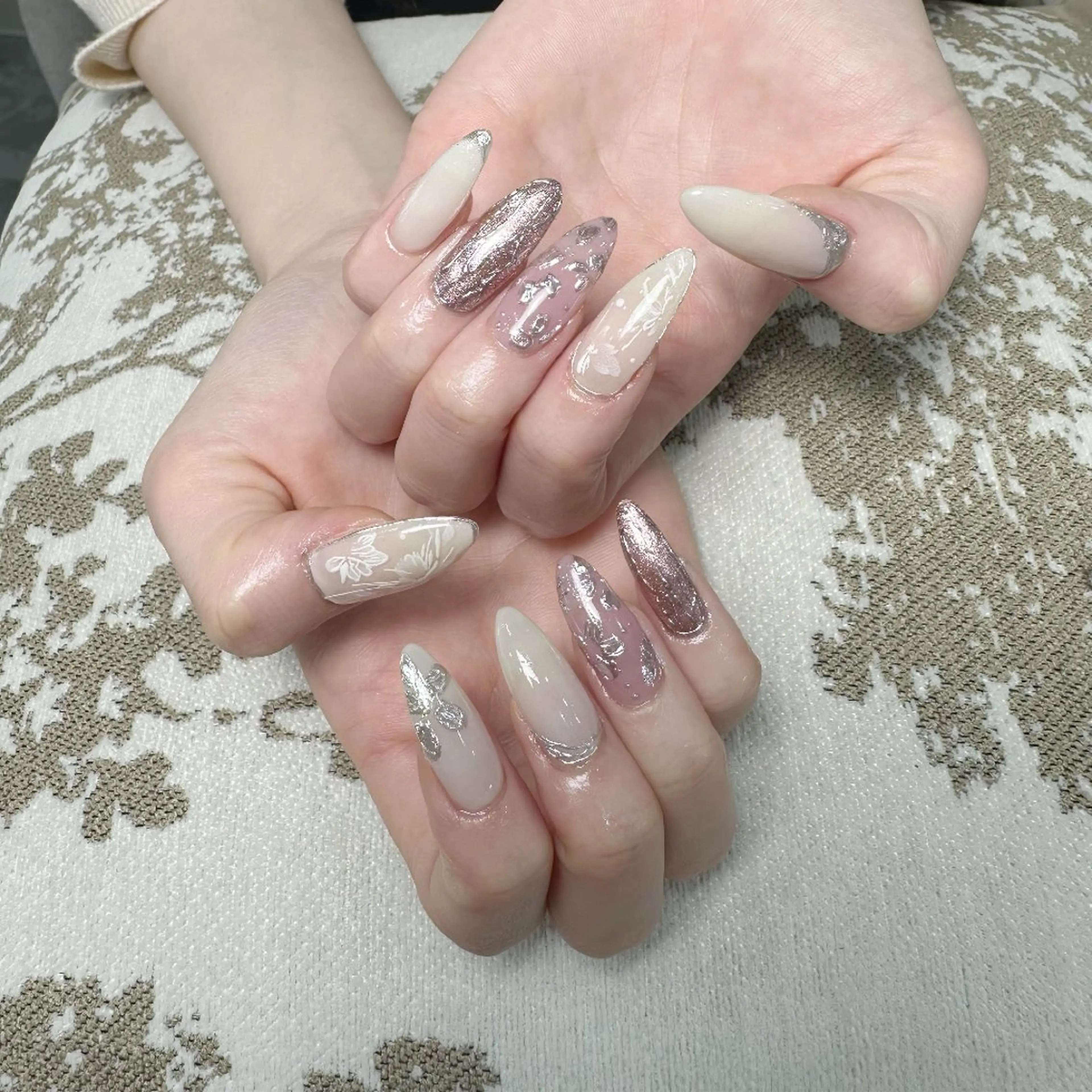 ネイル チークネイル フレンチネイル ジェルネイル ガラスフレンチ キラキラネイル ハンドネイル UM Nail Salonのネイルデザイン