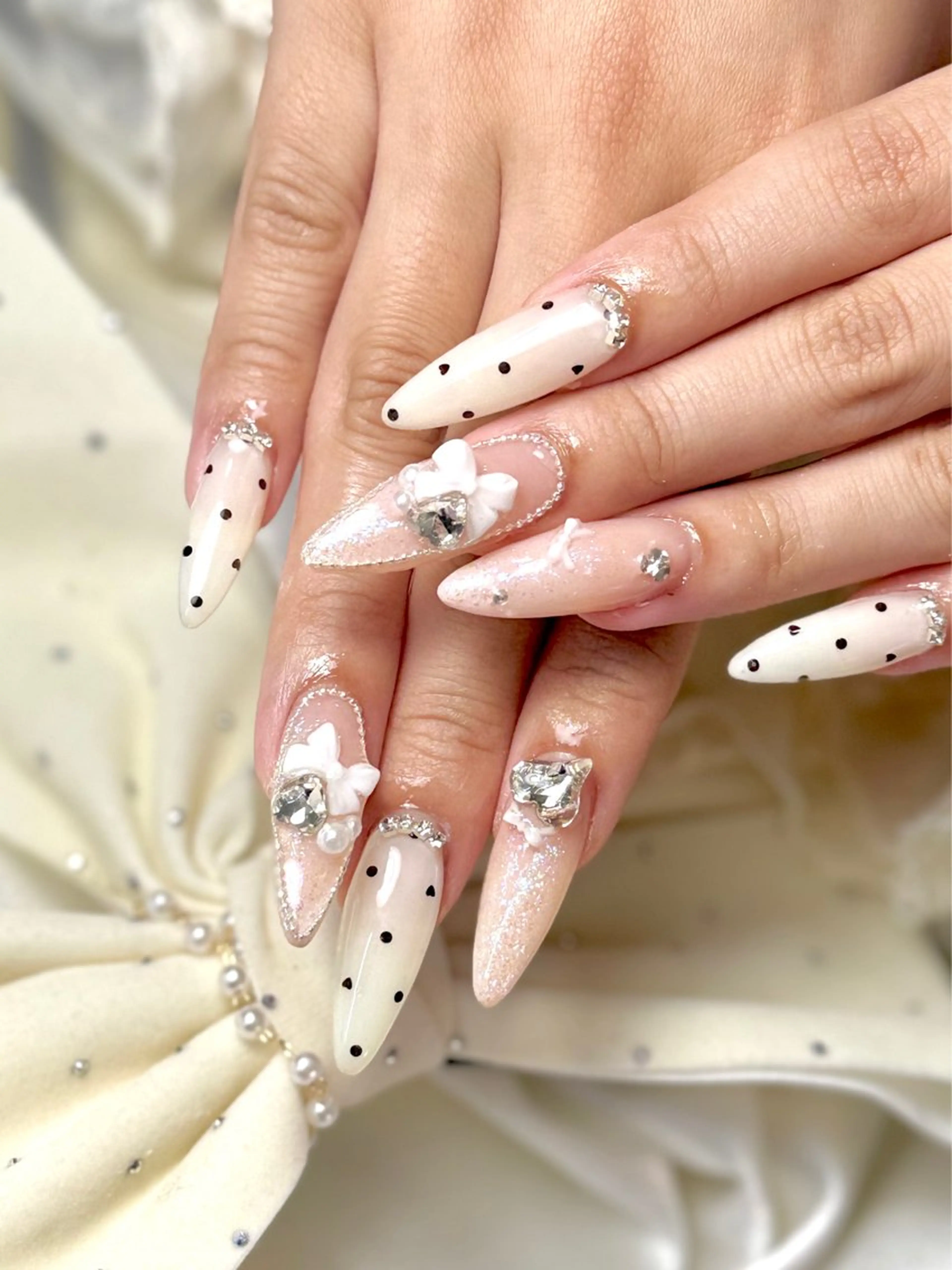 ネイル ドット ハート ハンドネイル ルシイ🎀新宿長さ 出しパーツ専門店のネイルデザイン