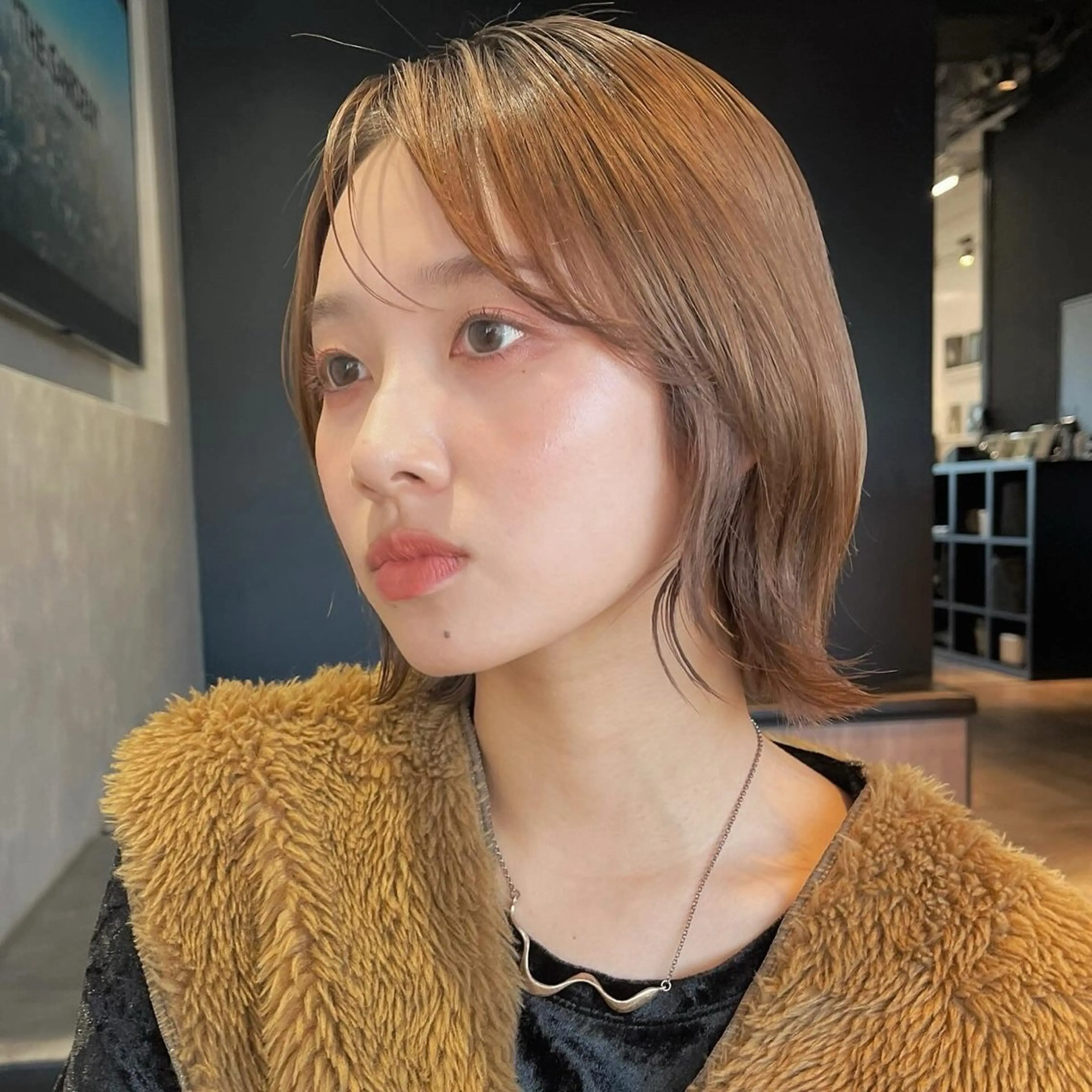 ショート カラー ヘアアレンジ ベージュカラー ハイトーンカラー ハイトーンベージュ ボブ くびれヘア 🌱ボブ/レイヤー/ ベージュ/あやみ✨のヘアスタイル