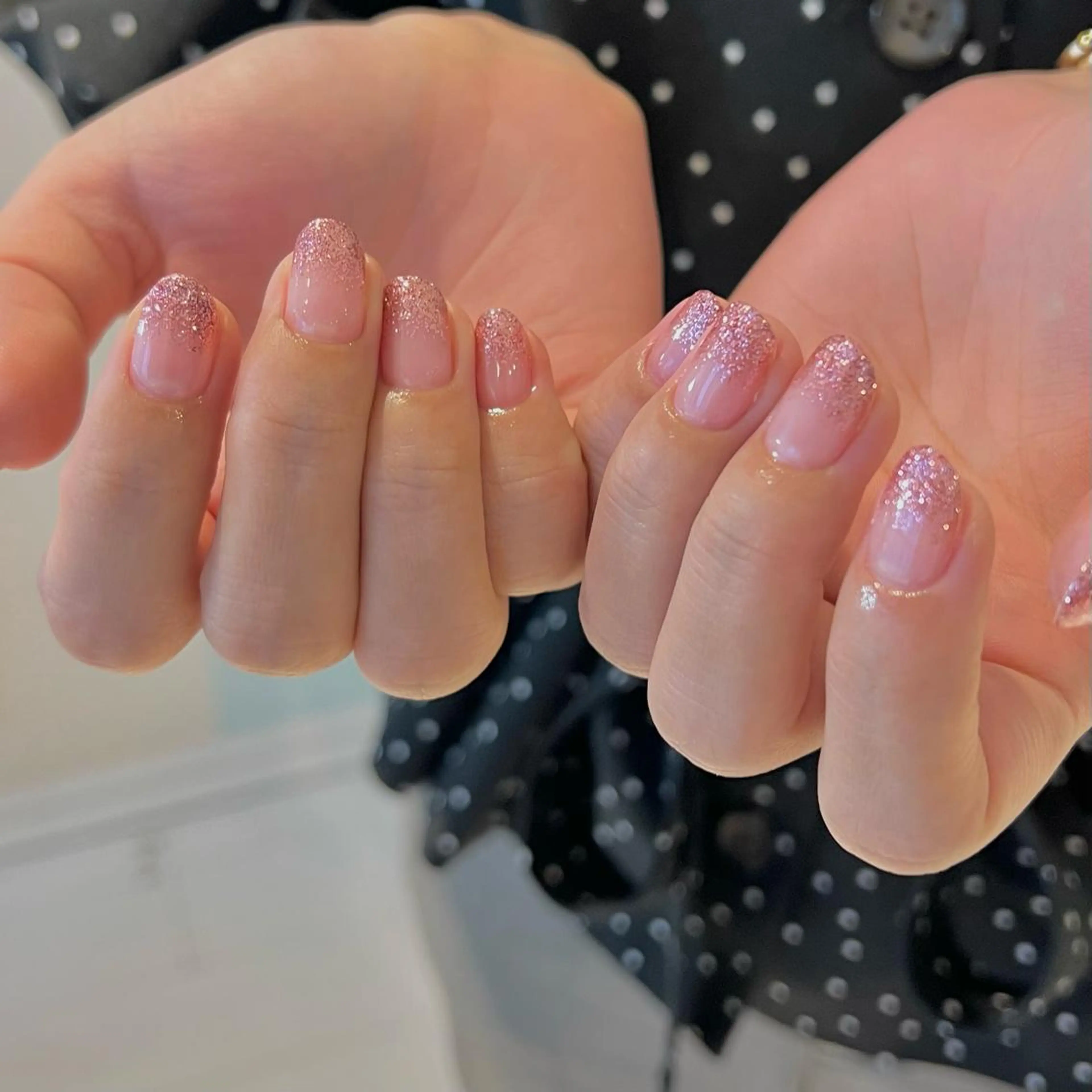 ネイル グラデーション ラメ(グリッター) ラメグラデーション ハンドネイル 🎀チーク/ちゅるん 🫧chisa🎀のネイルデザイン