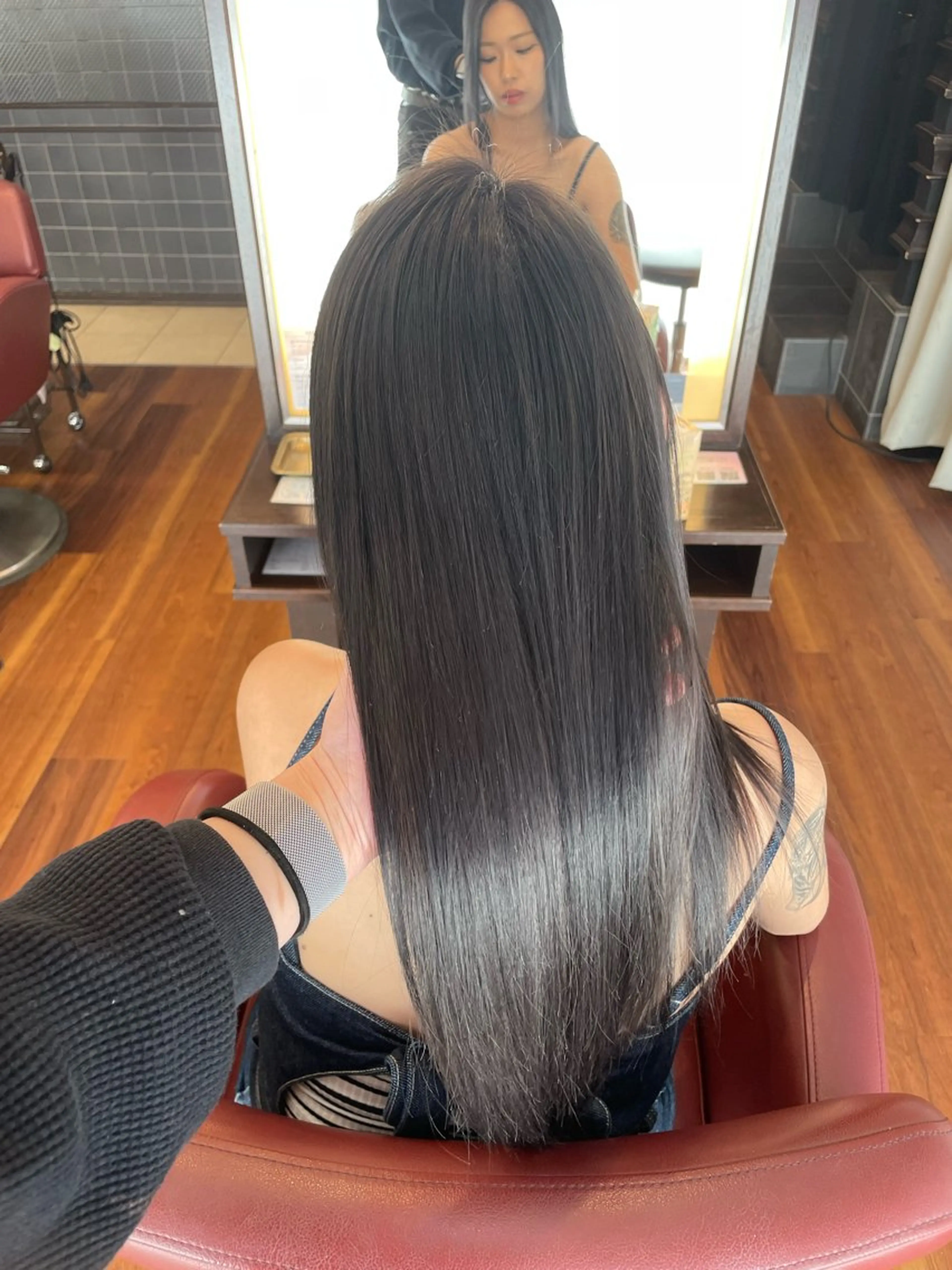 カラー グレージュ miu .のヘアスタイル