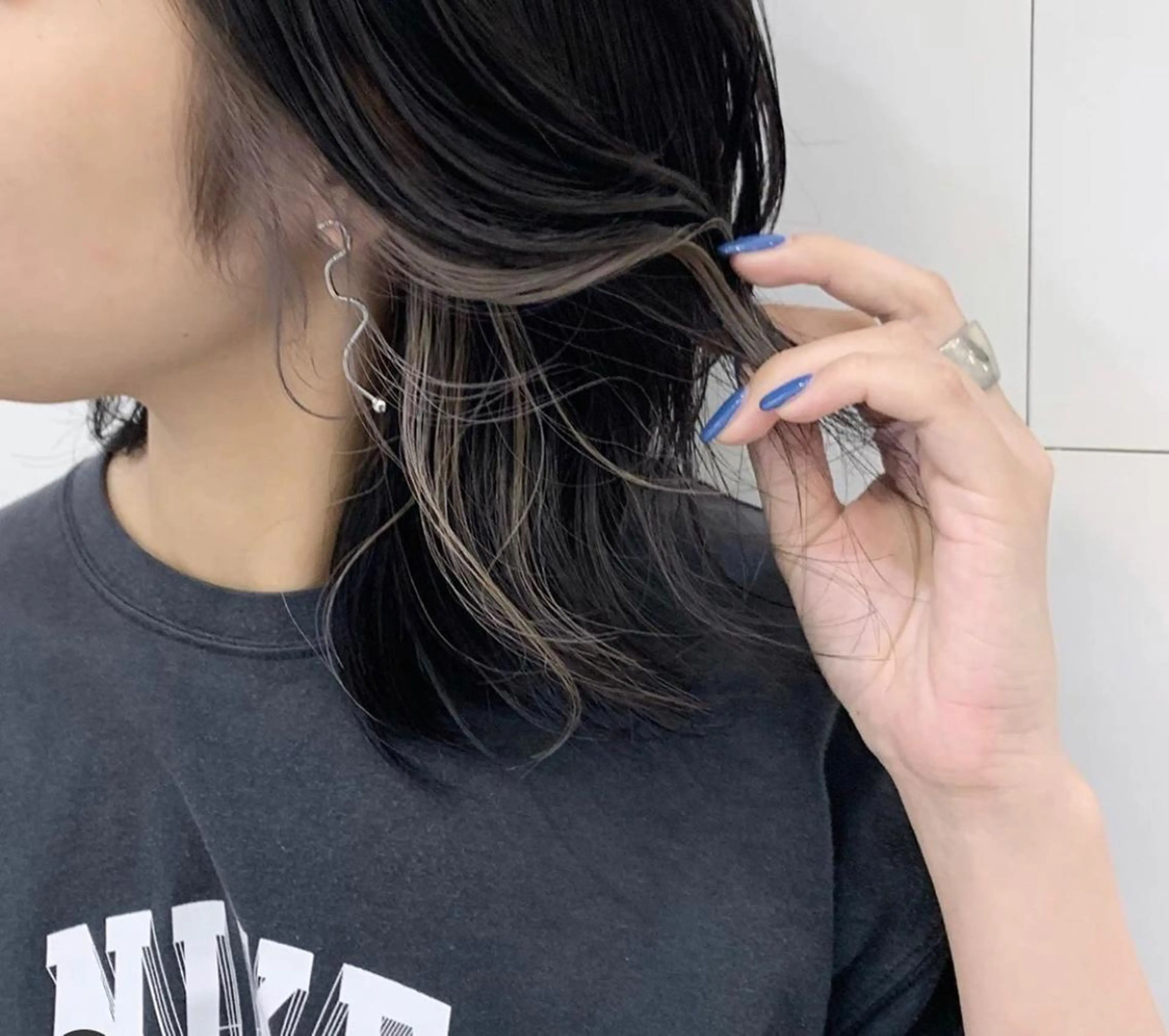 ミディアム カラー iLi所属・iLi 《イリ》のヘアスタイル