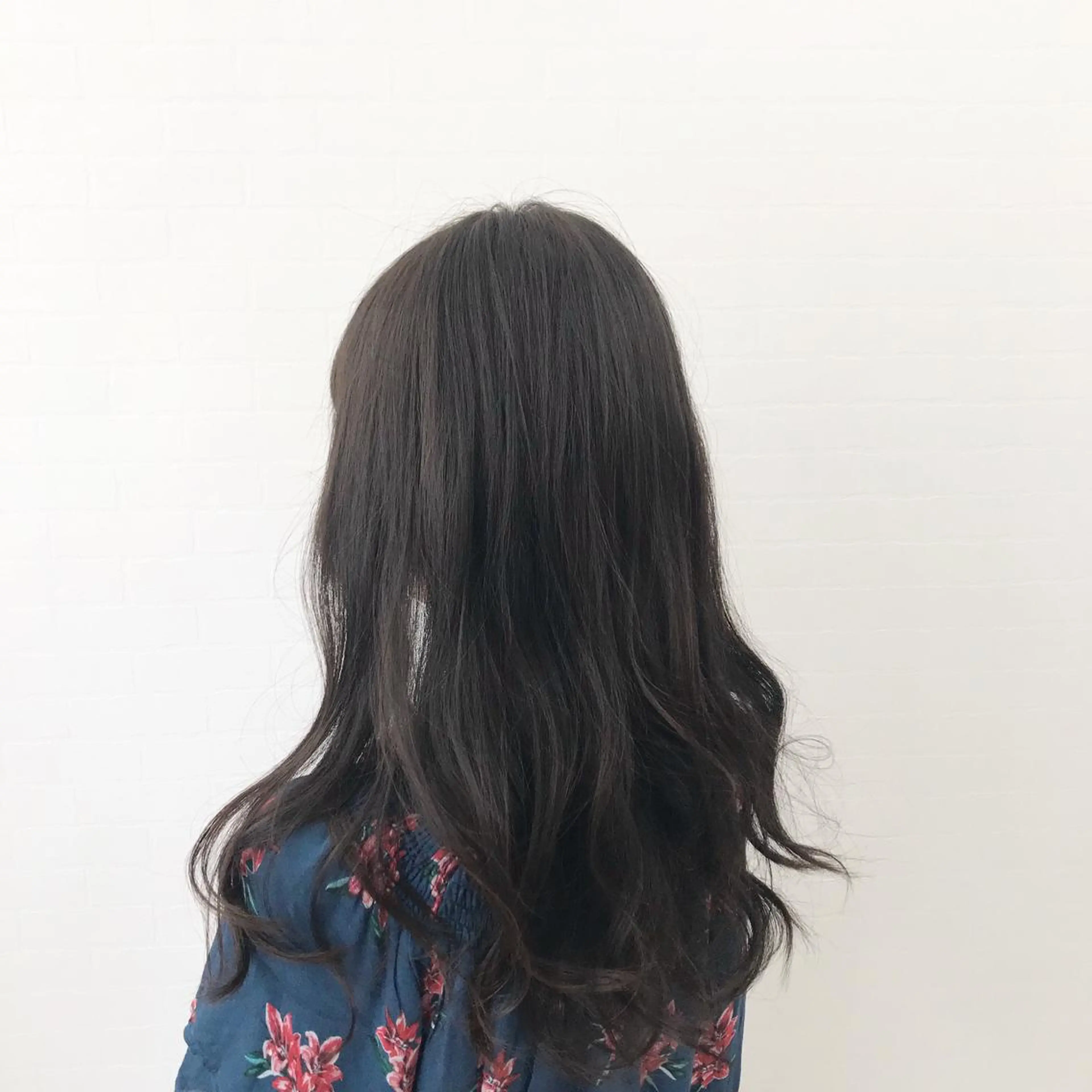 ロング カラー オリーブ/アッシュ やわらか透明感カラーのヘアスタイル