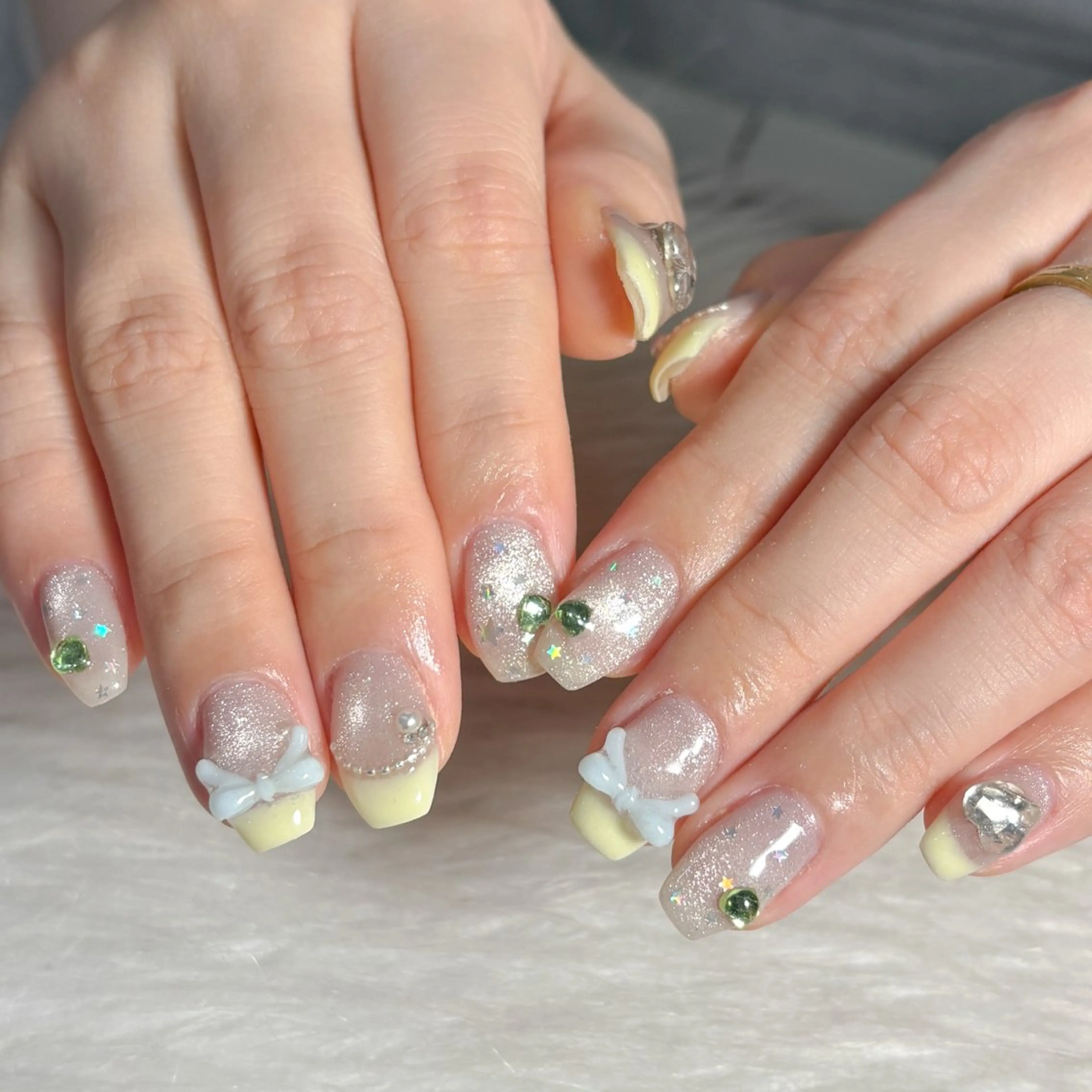 ネイル フレンチネイル ハンドネイル LAVISH manaのネイルデザイン