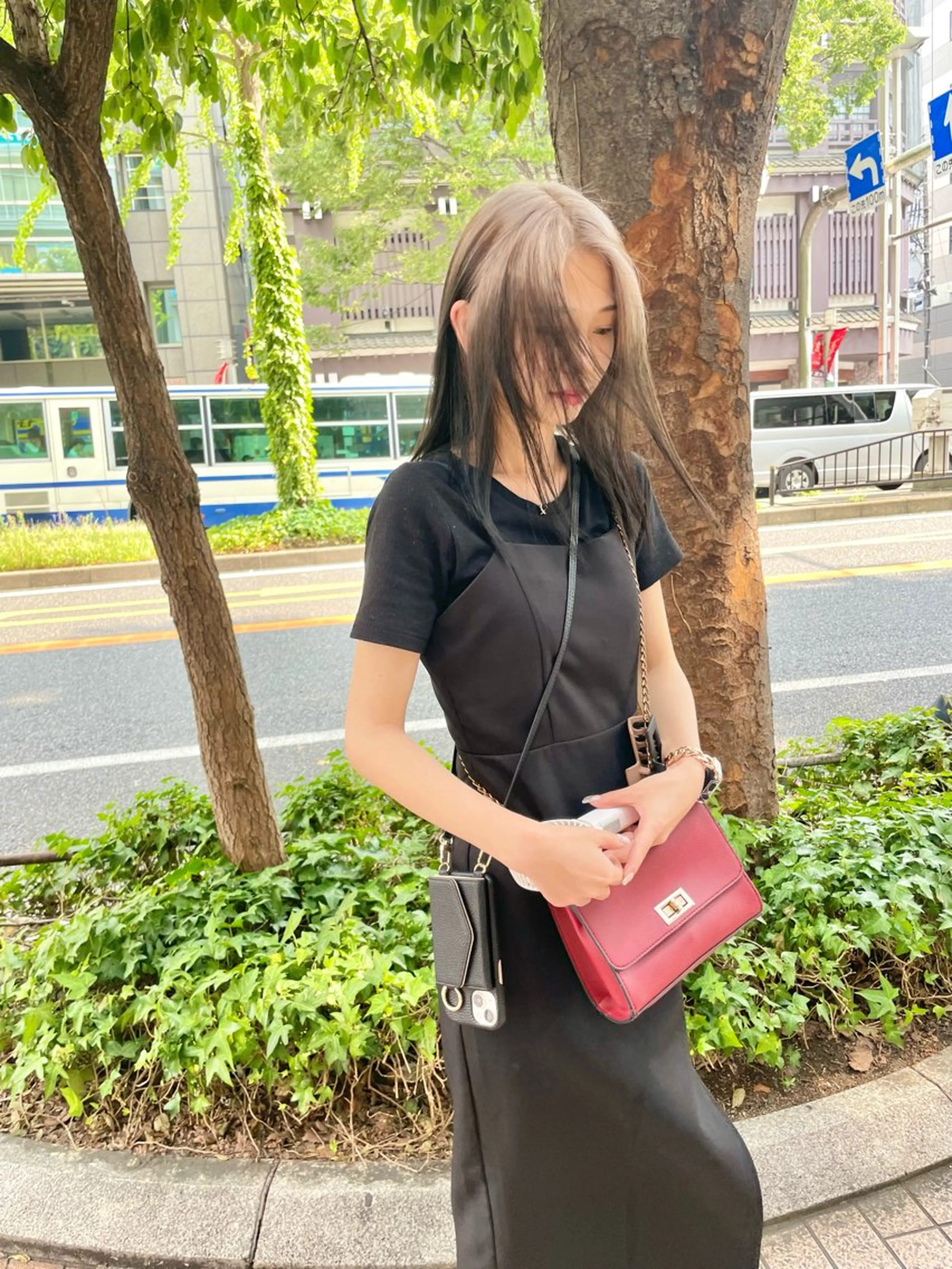 ミディアム インク 美容院のヘアスタイル