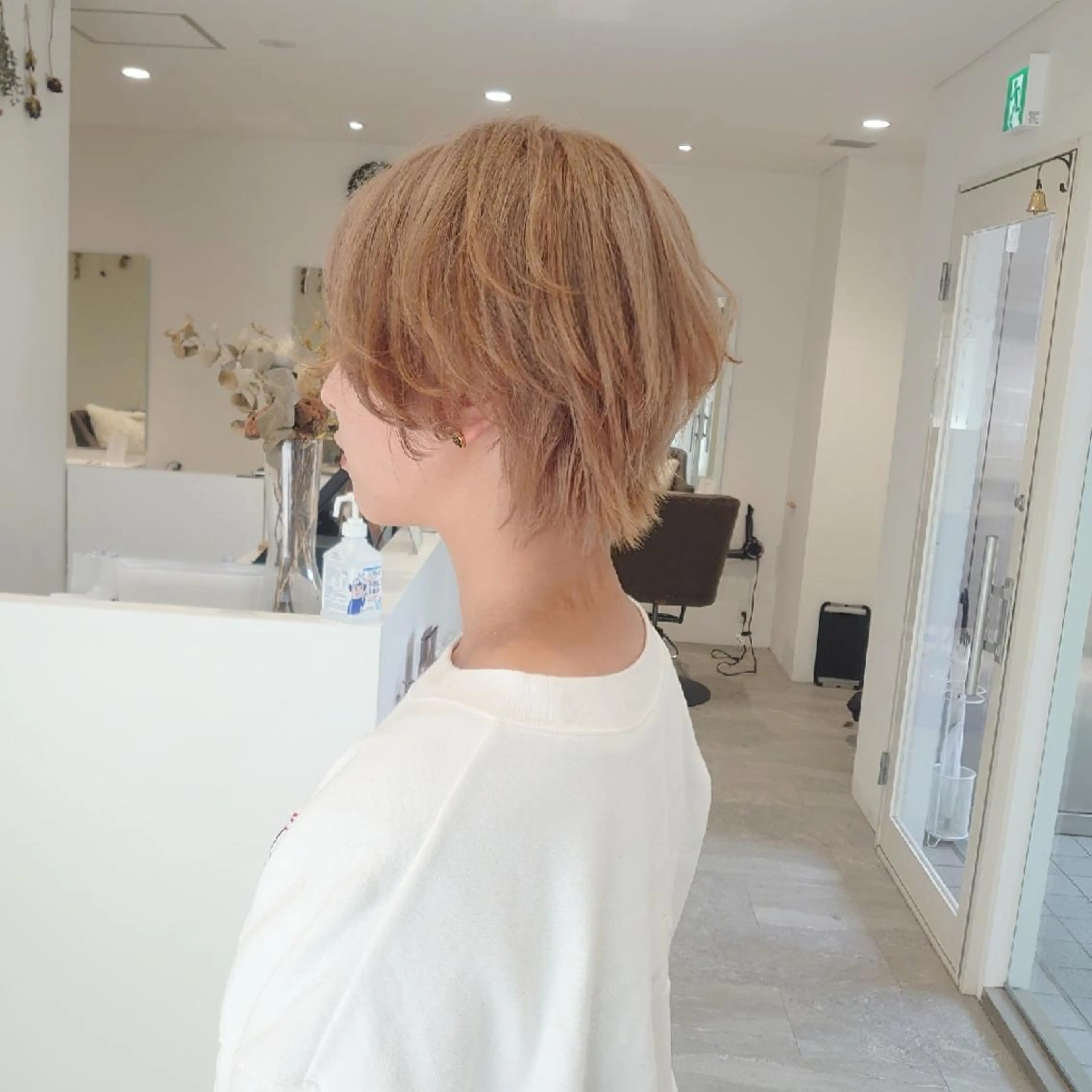 ショート カラー ヘアカラー E Komo hair所属・Wow❕E Komo hair 永井一輝のヘアスタイル