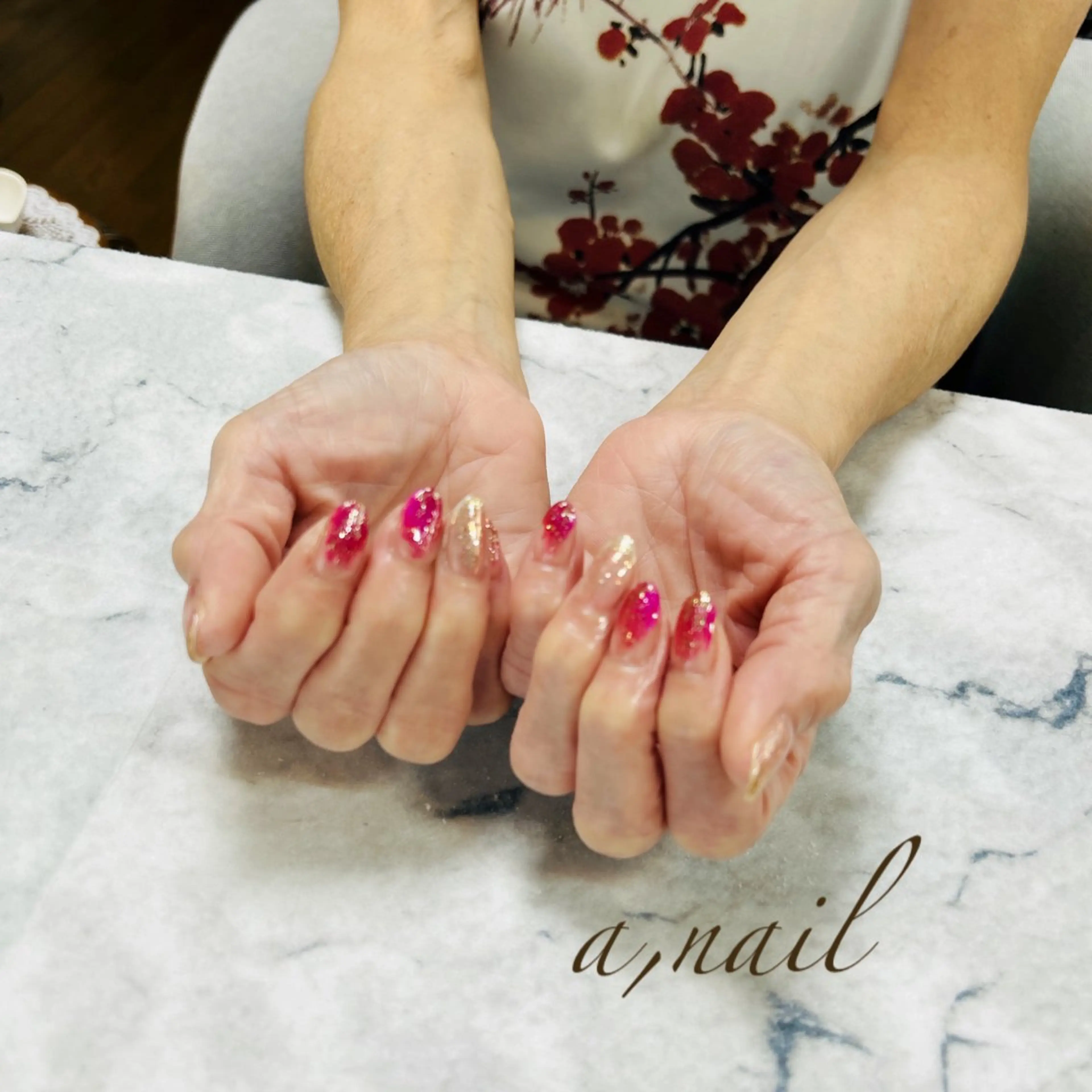 ネイル フットネイル ジェルネイル グラデーション キラキラネイル オフィスネイル ハンドネイル ネイルサロン エーネイルのネイルデザイン