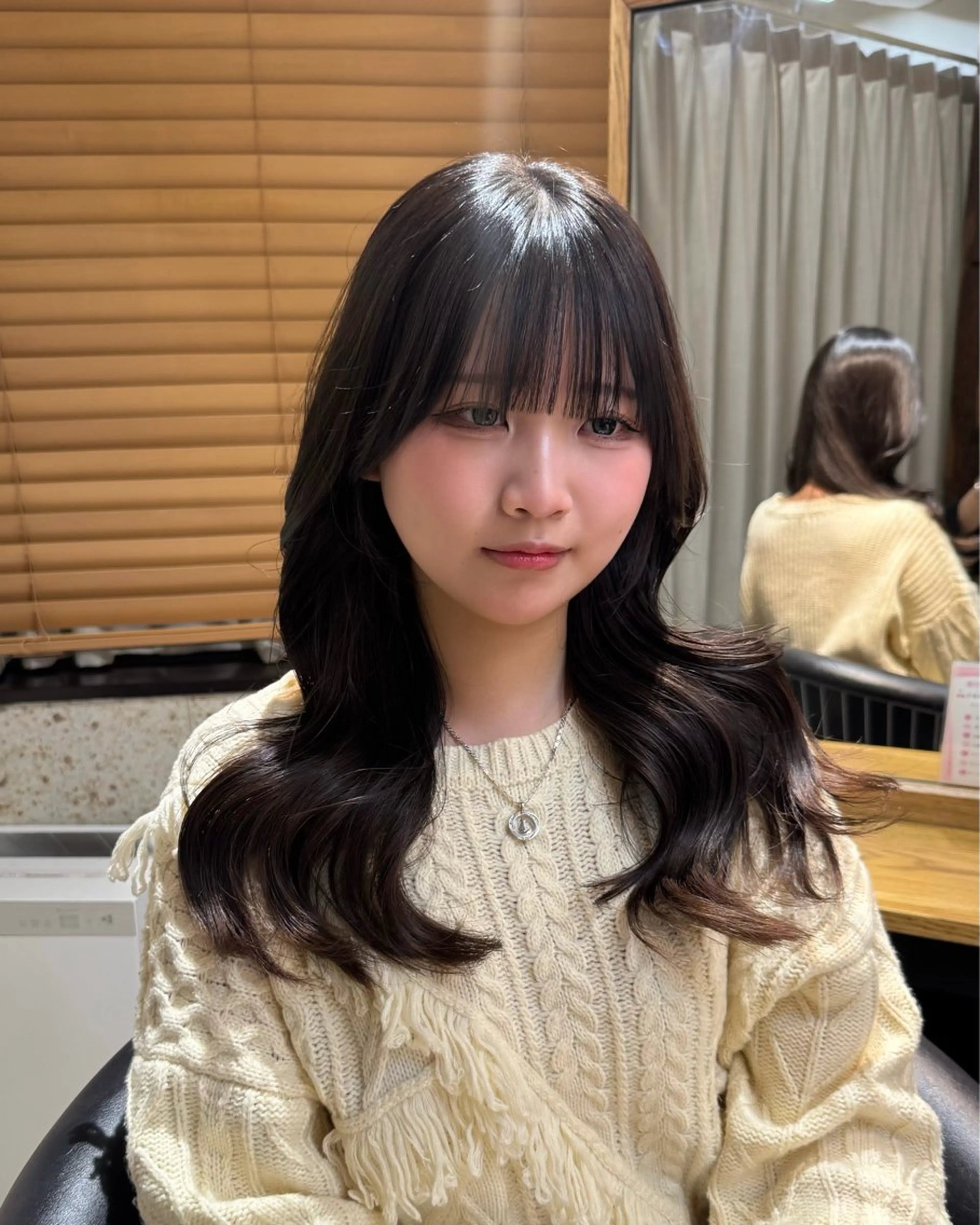 ロング カラー ロングレイヤー アッシュ アッシュブラウン ブラウンカラー くびれヘア カット トリートメント Bonheur銀座 /前田 栞九郎のヘアスタイル