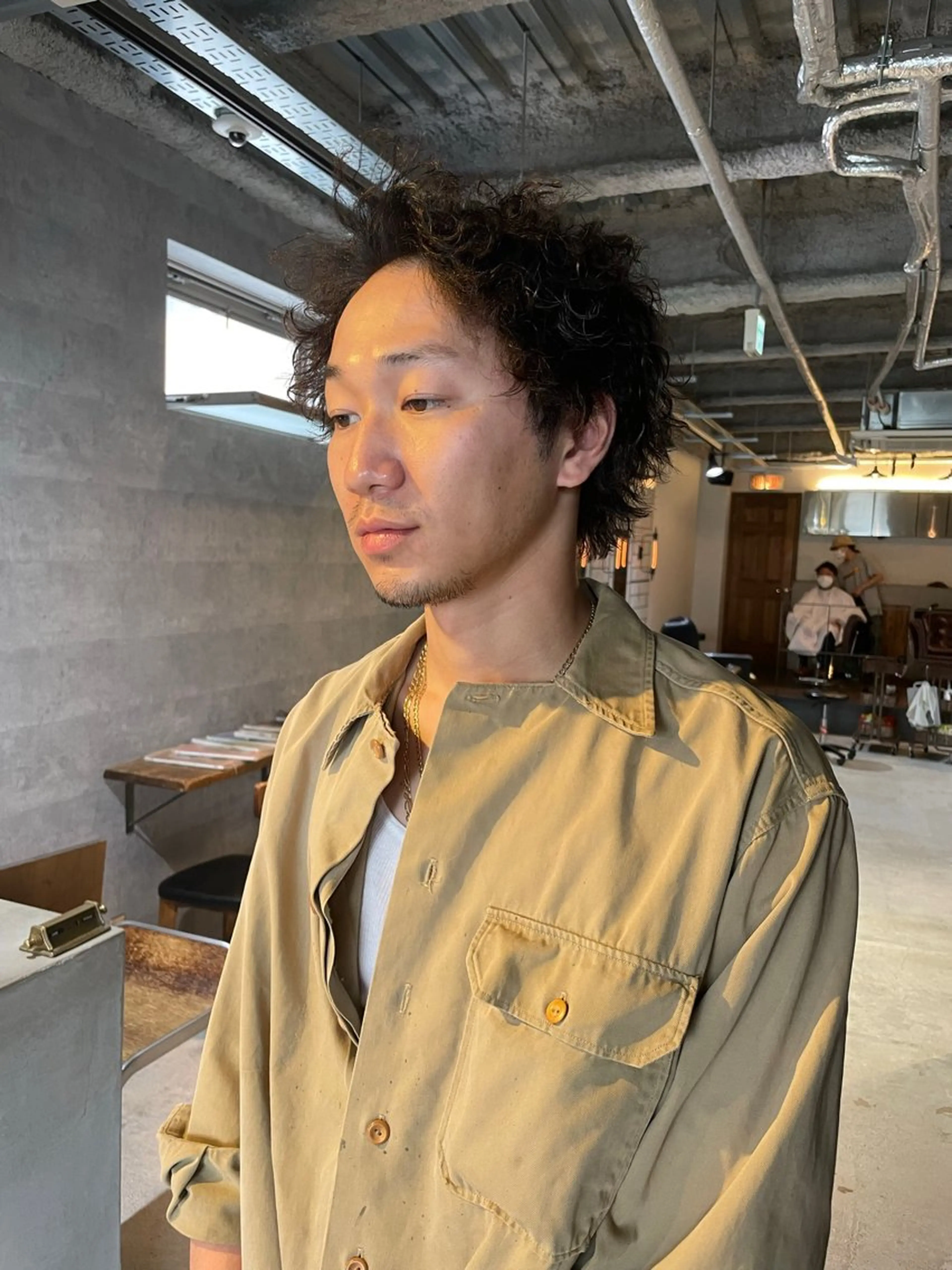 ミディアム パーマ メンズ ミディアムパーマ メンズパーマ メンズツイストパーマ ツイストパーマ カット パーマ トリートメント SALOWIN栄3丁目店所属・俵 知広のヘアスタイル