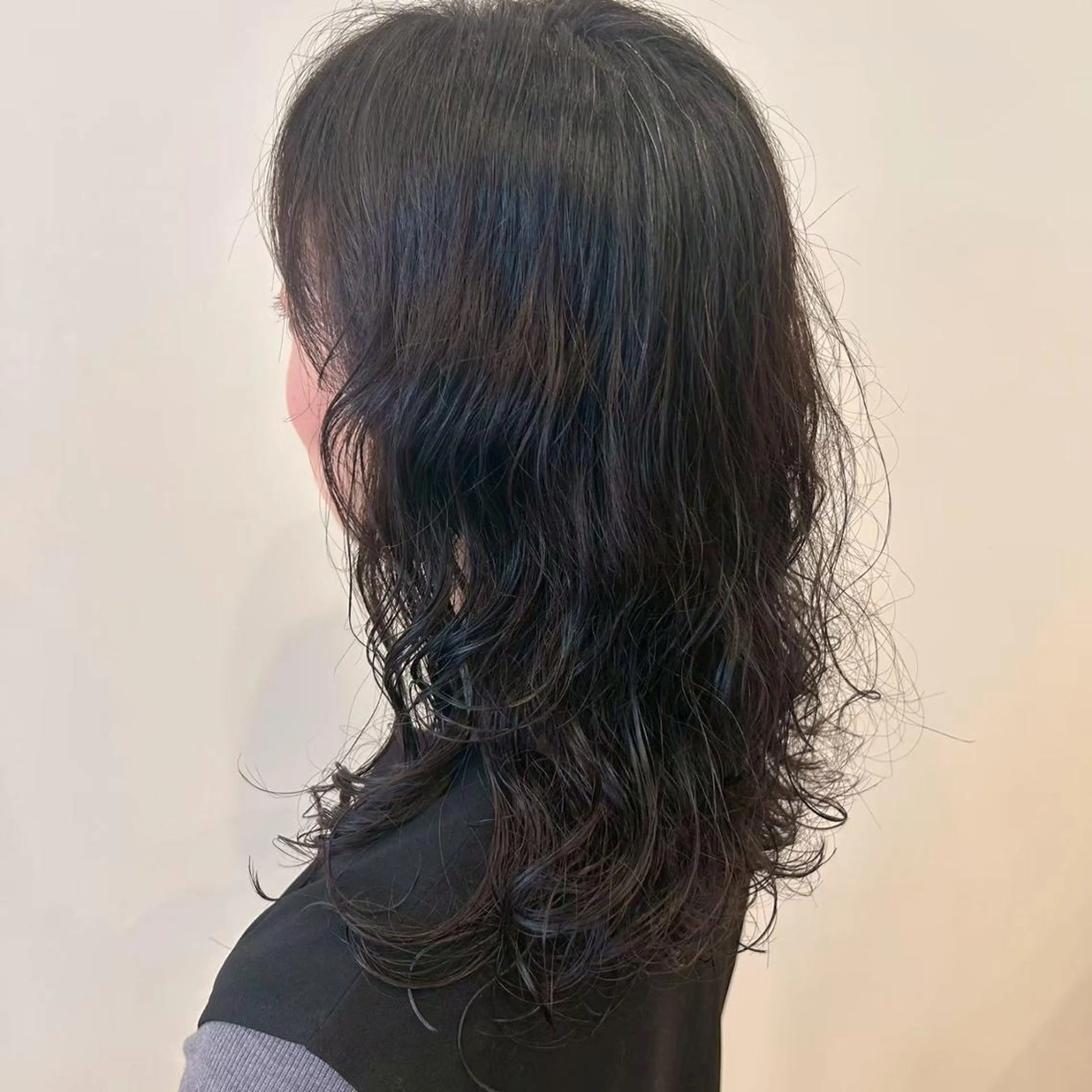 ミディアム カラー ヘアアレンジ パーマ ベージュカラー ブリーチ 透明感カラー グレージュ ブリーチなしカラー ヘアカラー 肥後 有紗のヘアスタイル