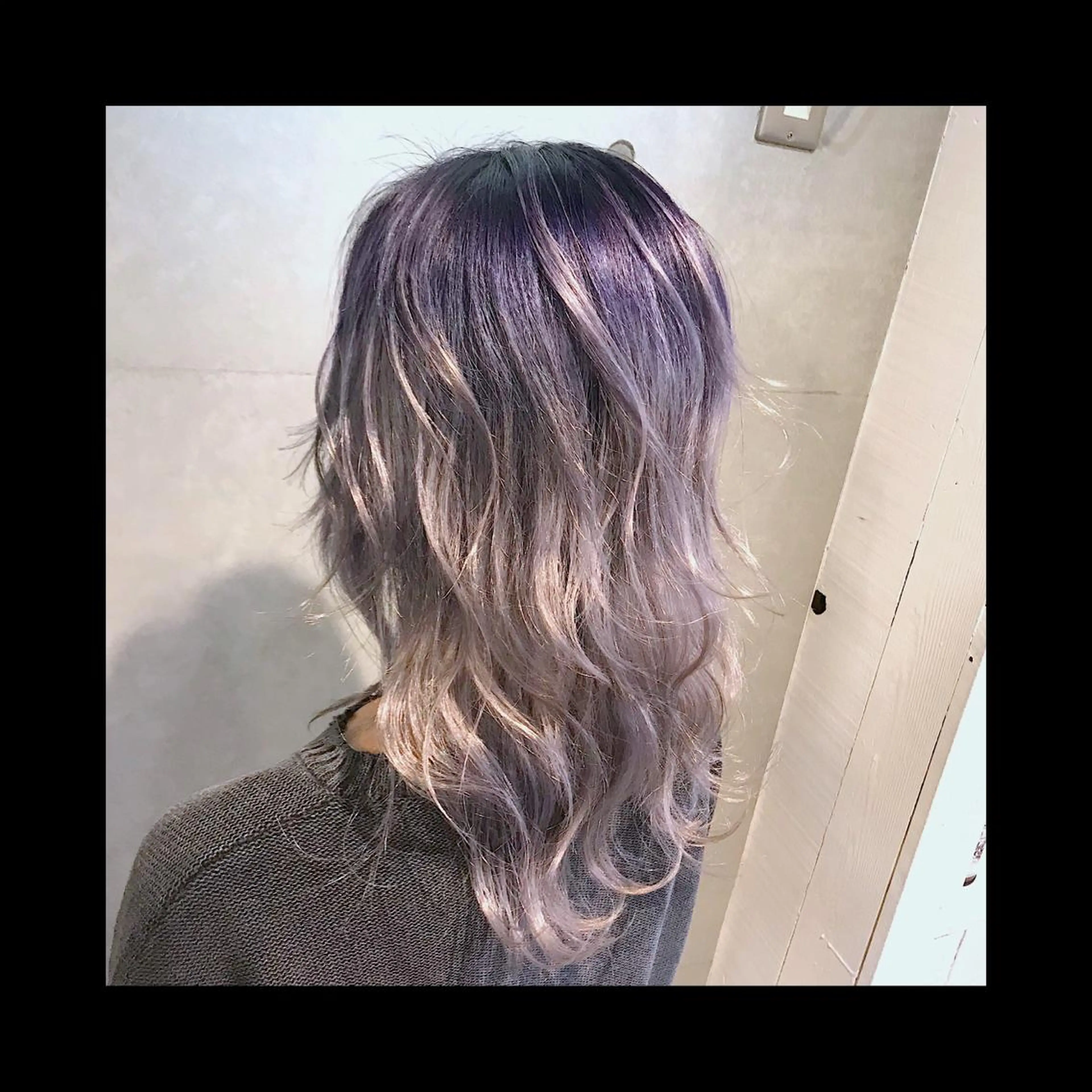 セミロング ヘアカラー 及川シゲル 髪質改善講師のヘアスタイル