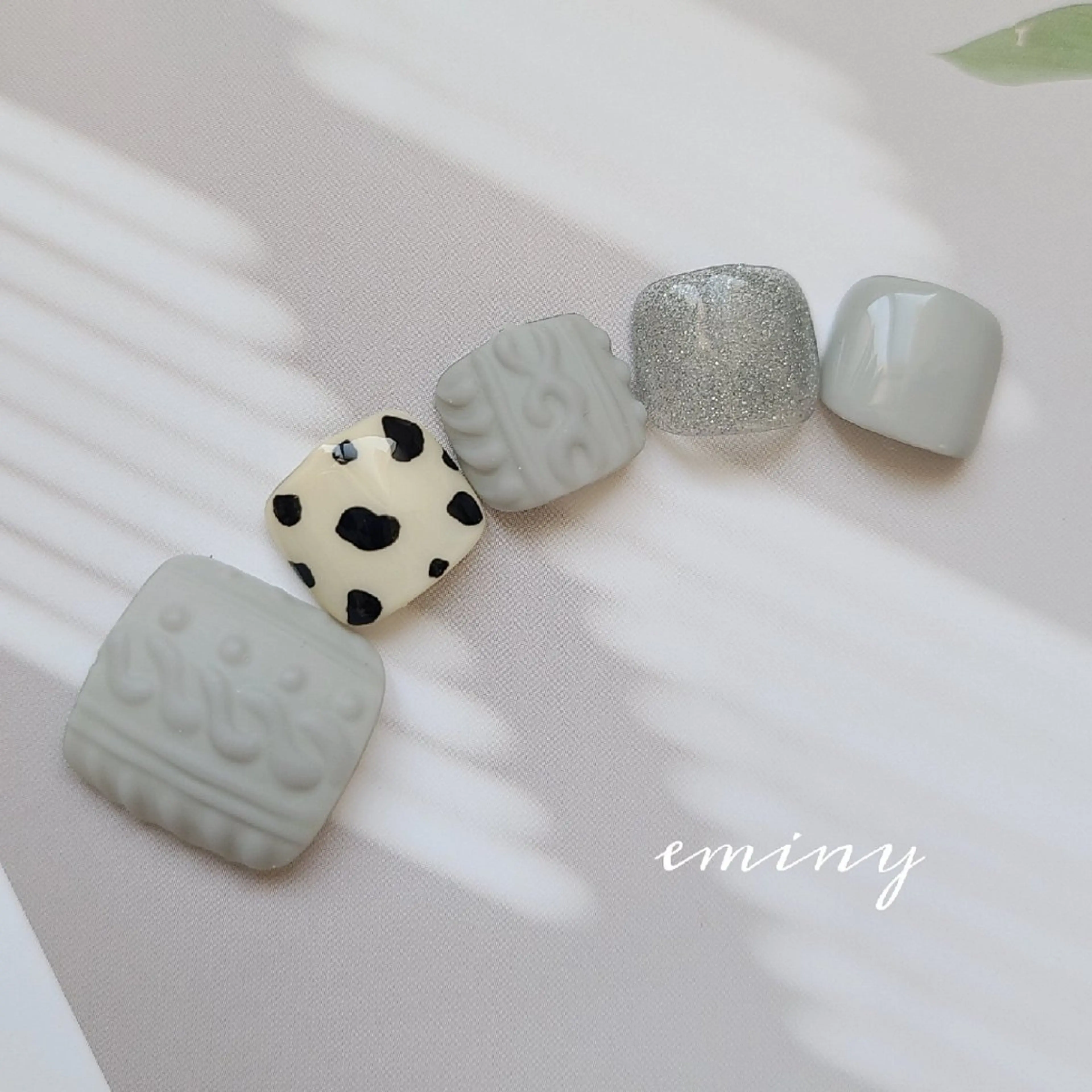 ネイル アニマル柄 フラッシュネイル フットネイル nail salon  eminyのネイルデザイン