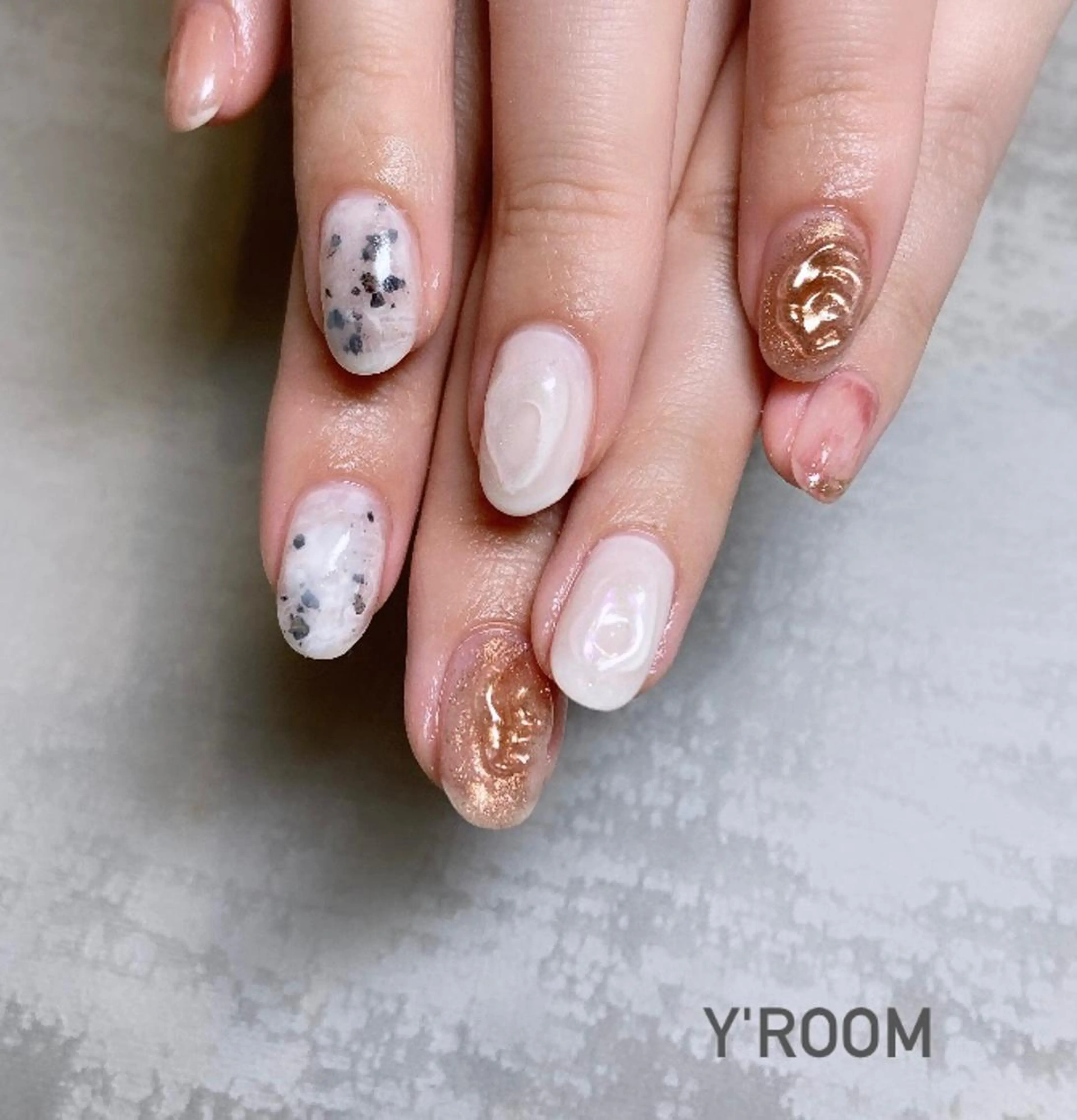 ネイル オーロラネイル フラッシュネイル フットネイル ジェルネイル 氷ネイル・うるうるネイル ハンドネイル YUKA （ネイリスト）のネイルデザイン