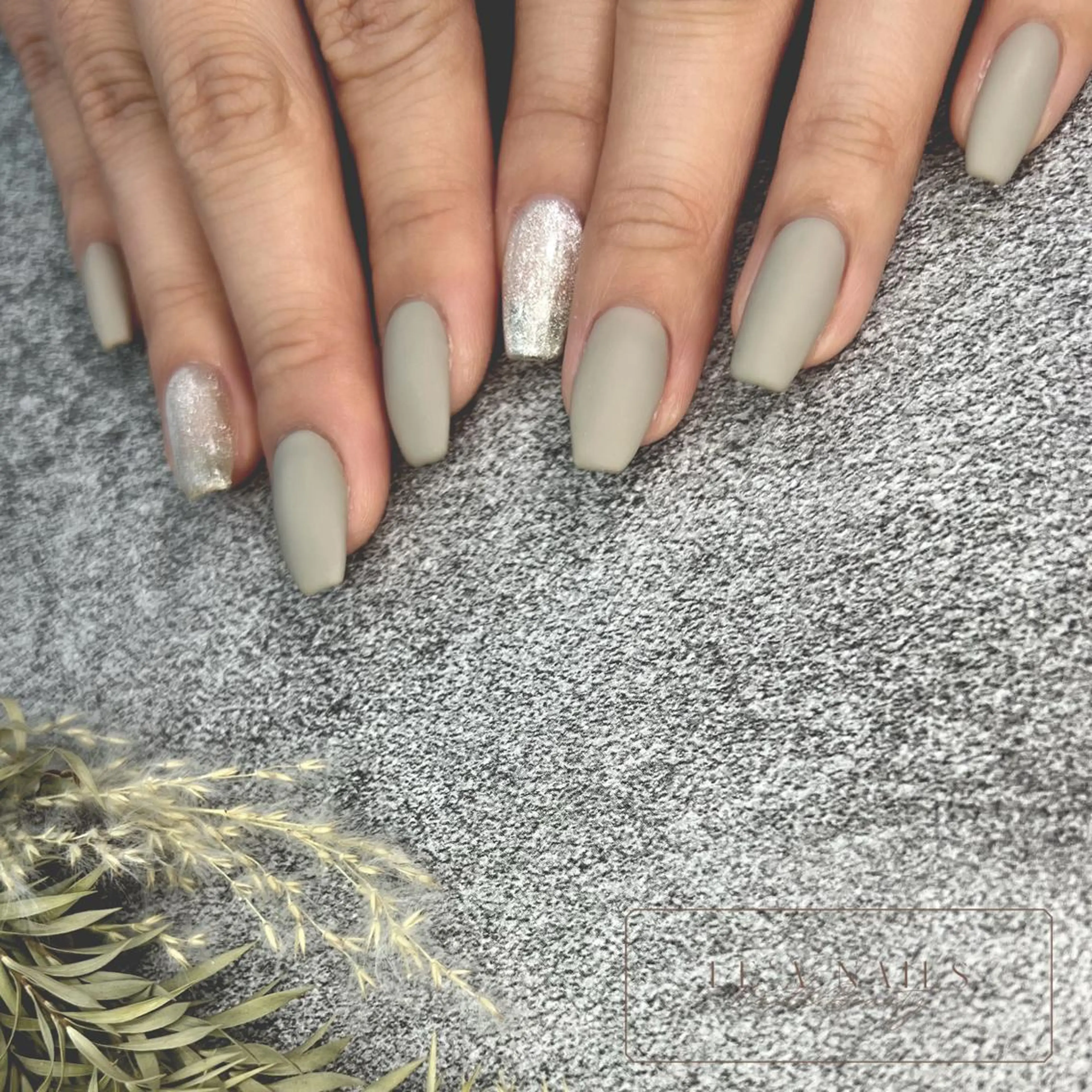 ネイル マグネットネイル マットネイル LE'A NAILSのネイルデザイン