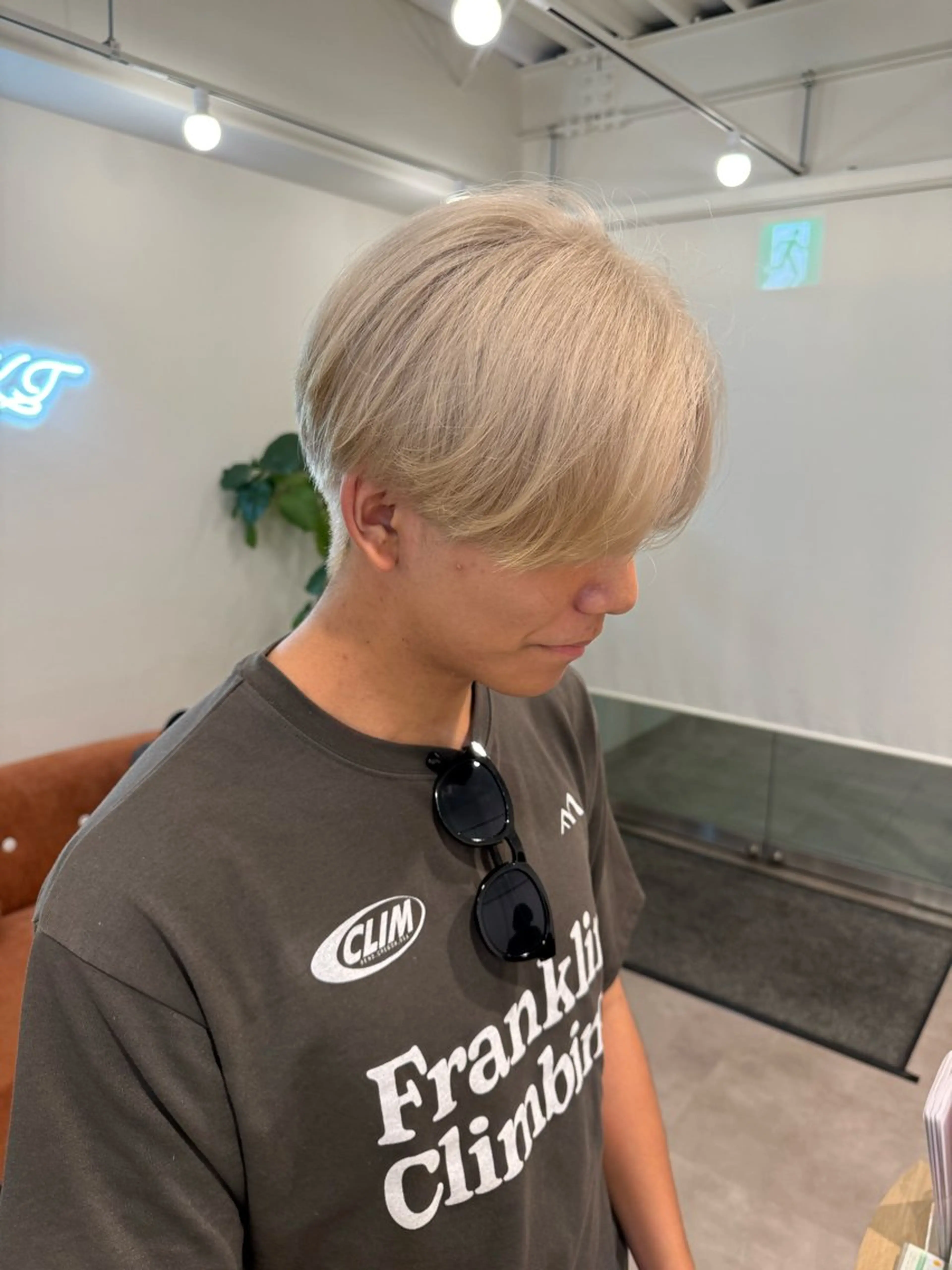 カラー メンズ メンズブリーチ ベージュカラー ブリーチ ホワイトベージュ 山下 柚奈のヘアスタイル