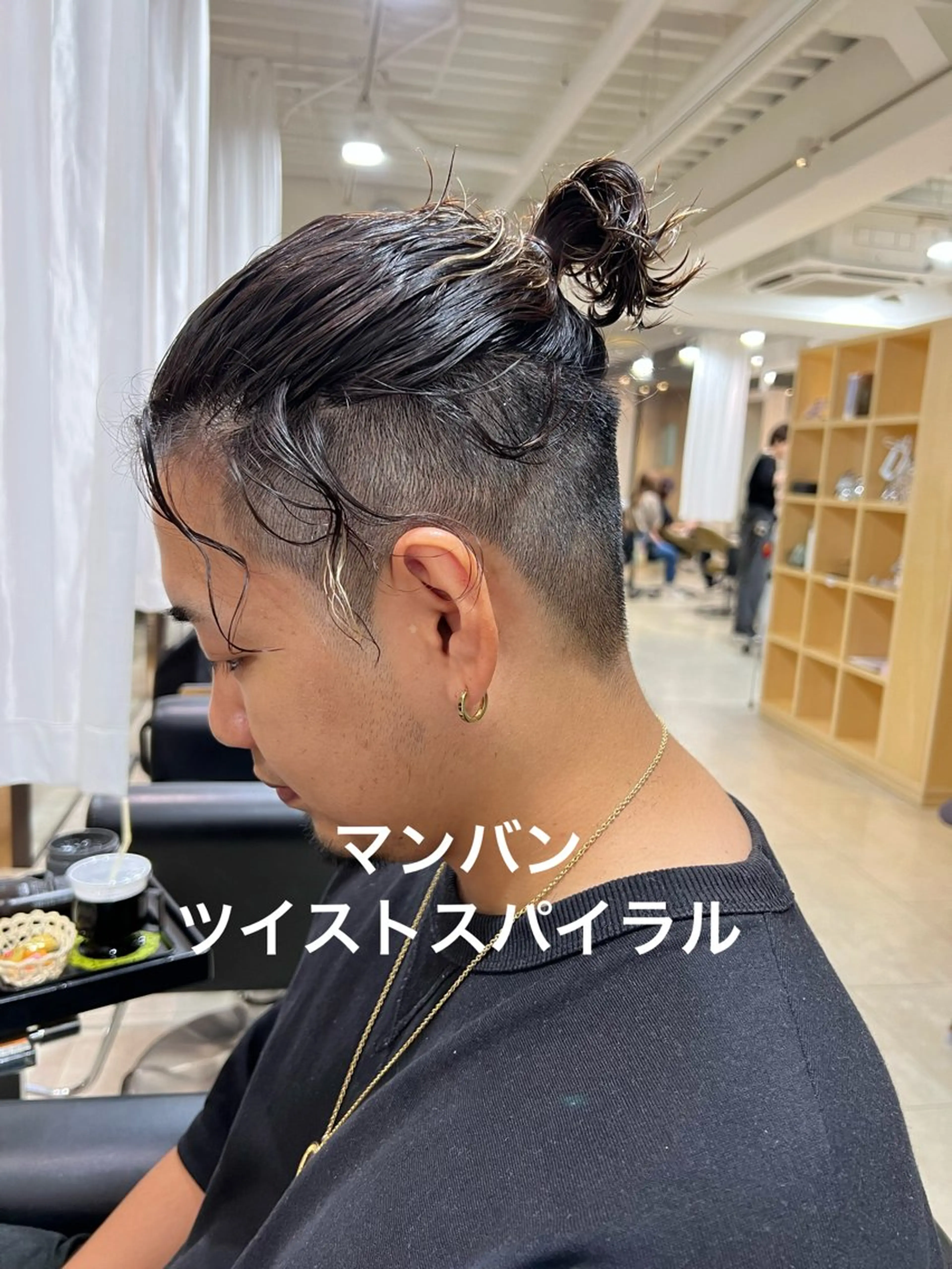 カラー パーマ メンズ マンバンヘア 心斎橋バレイヤージュ 小林勝貴のヘアスタイル