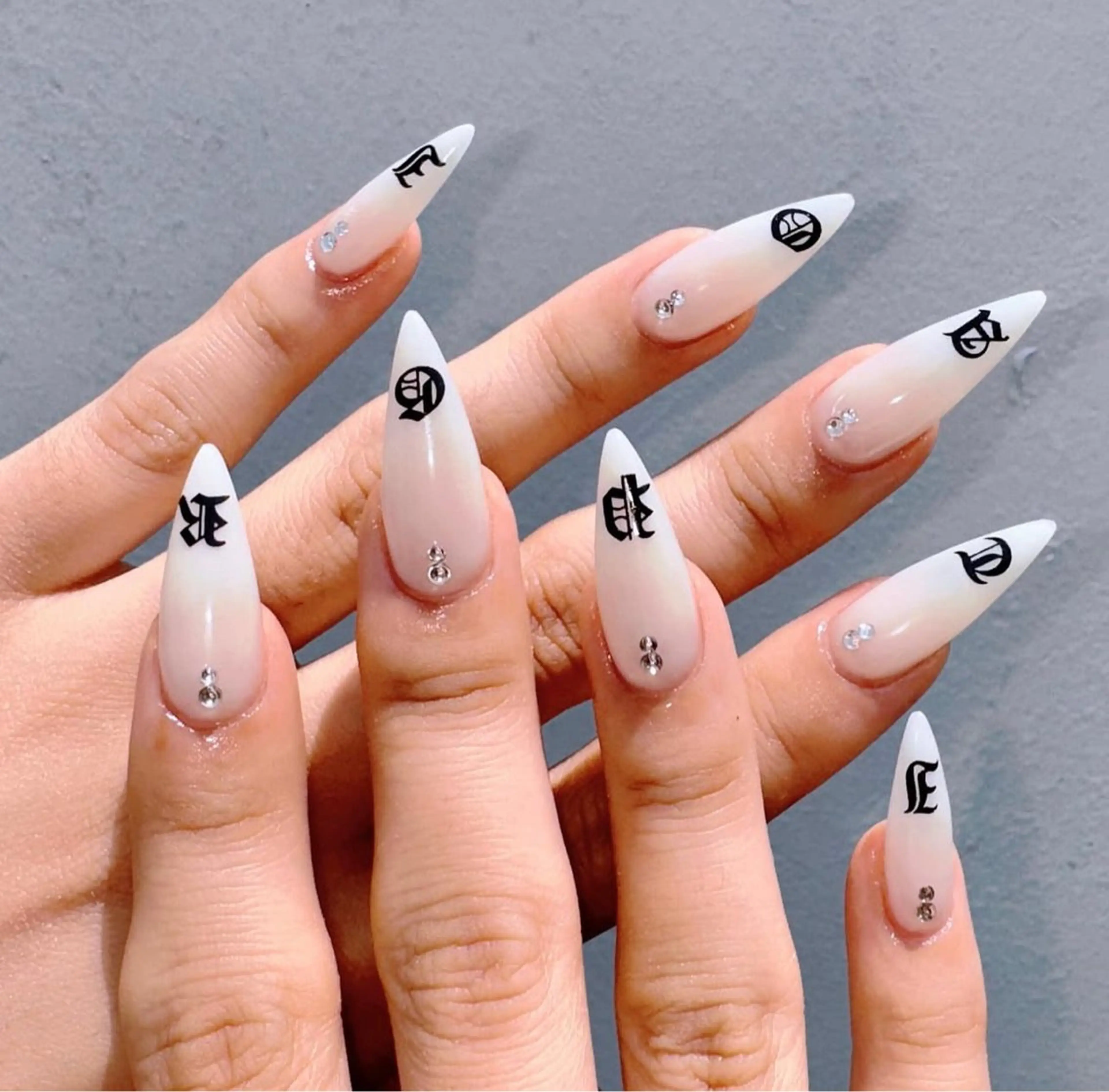 ネイル アートネイル グラデーション キラキラネイル ニュアンスネイル オフィスネイル ハンドネイル Kitty Nailのネイルデザイン