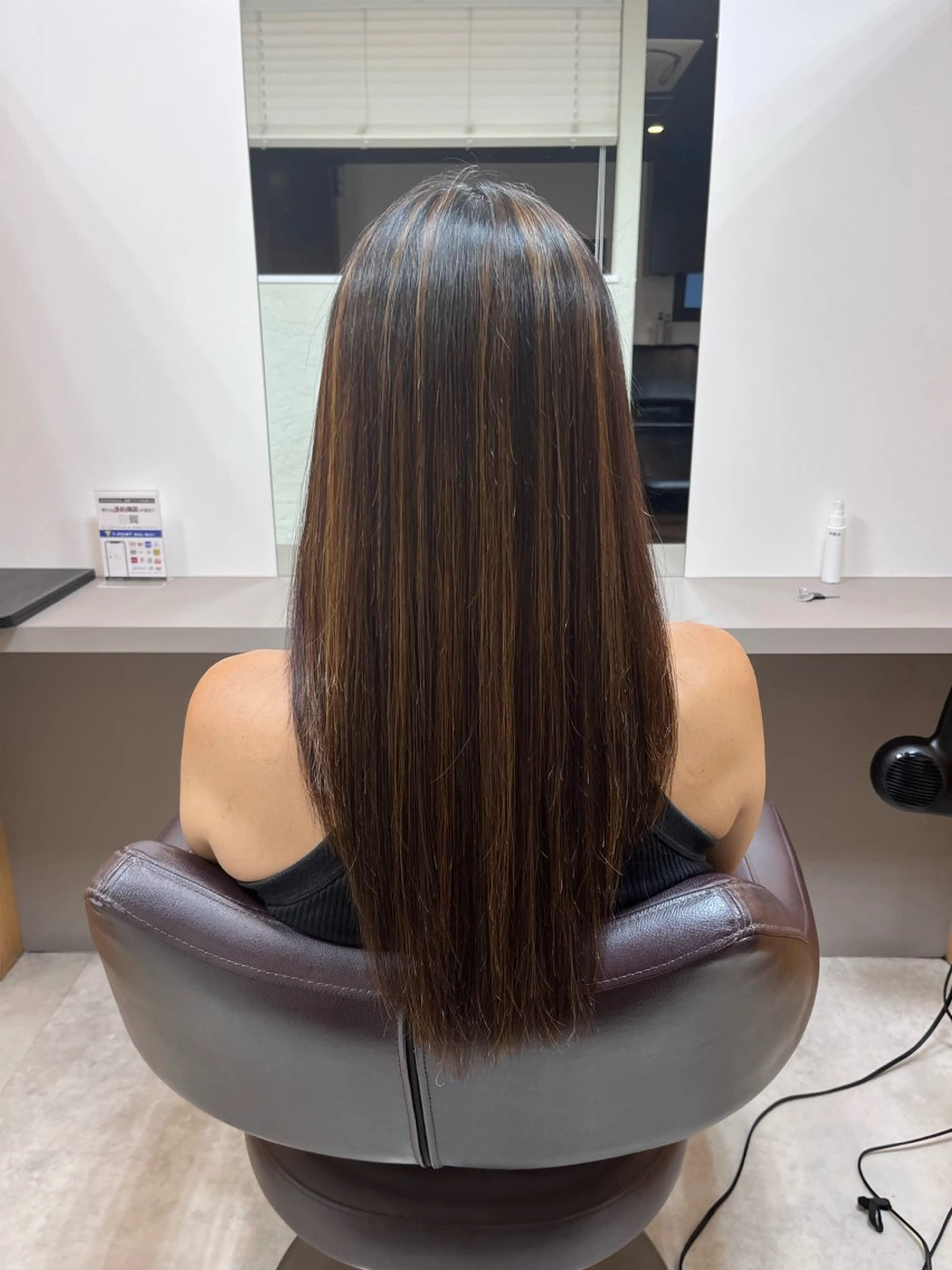 セミロング ハイライト 縮毛矯正 トリートメント KIZU 髪質改善 オカルト怪談のヘアスタイル