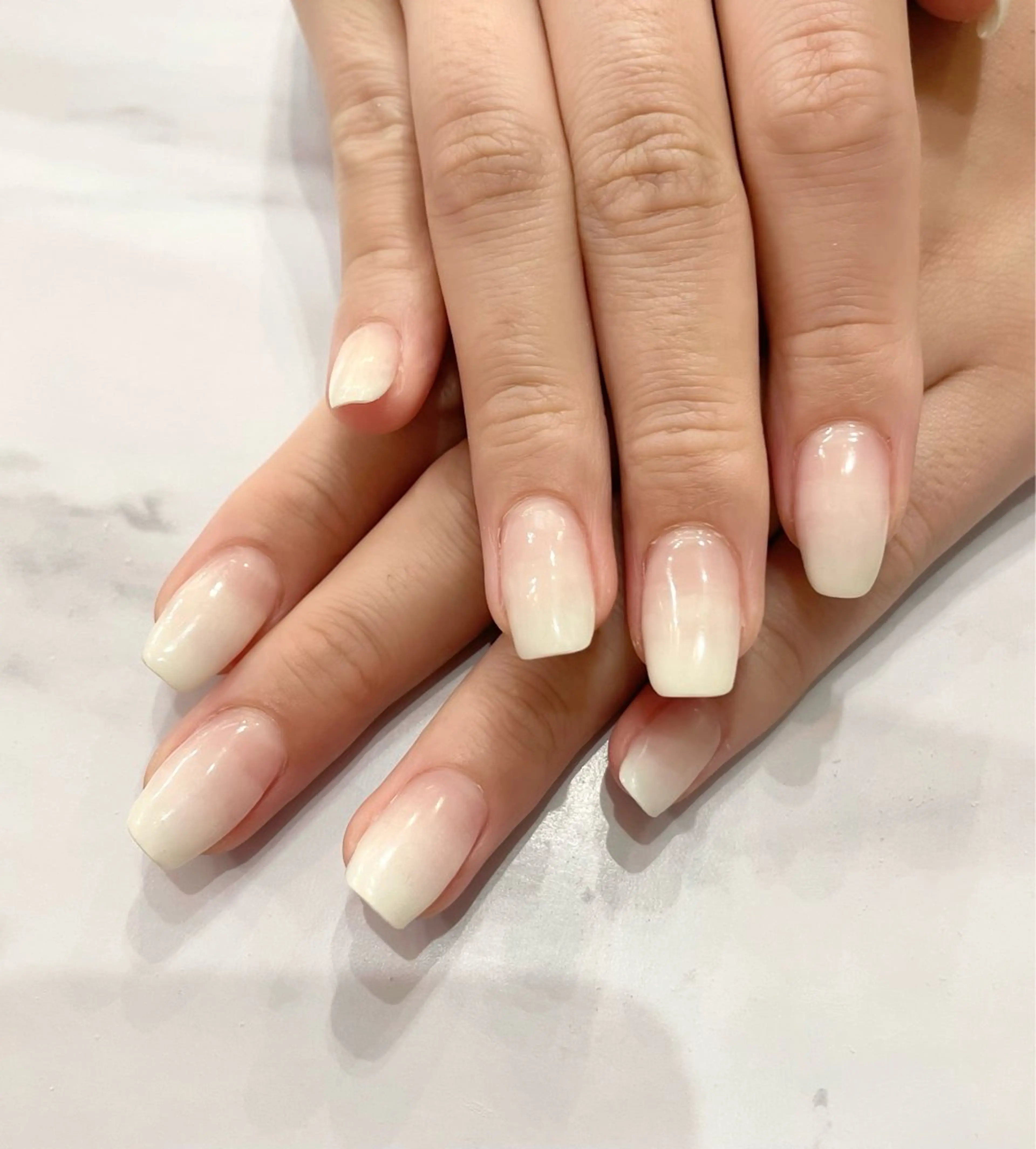 ネイル グラデーション ネイルサロンエーナインイオンモール苗穂店所属・Fuse ioriのネイルデザイン