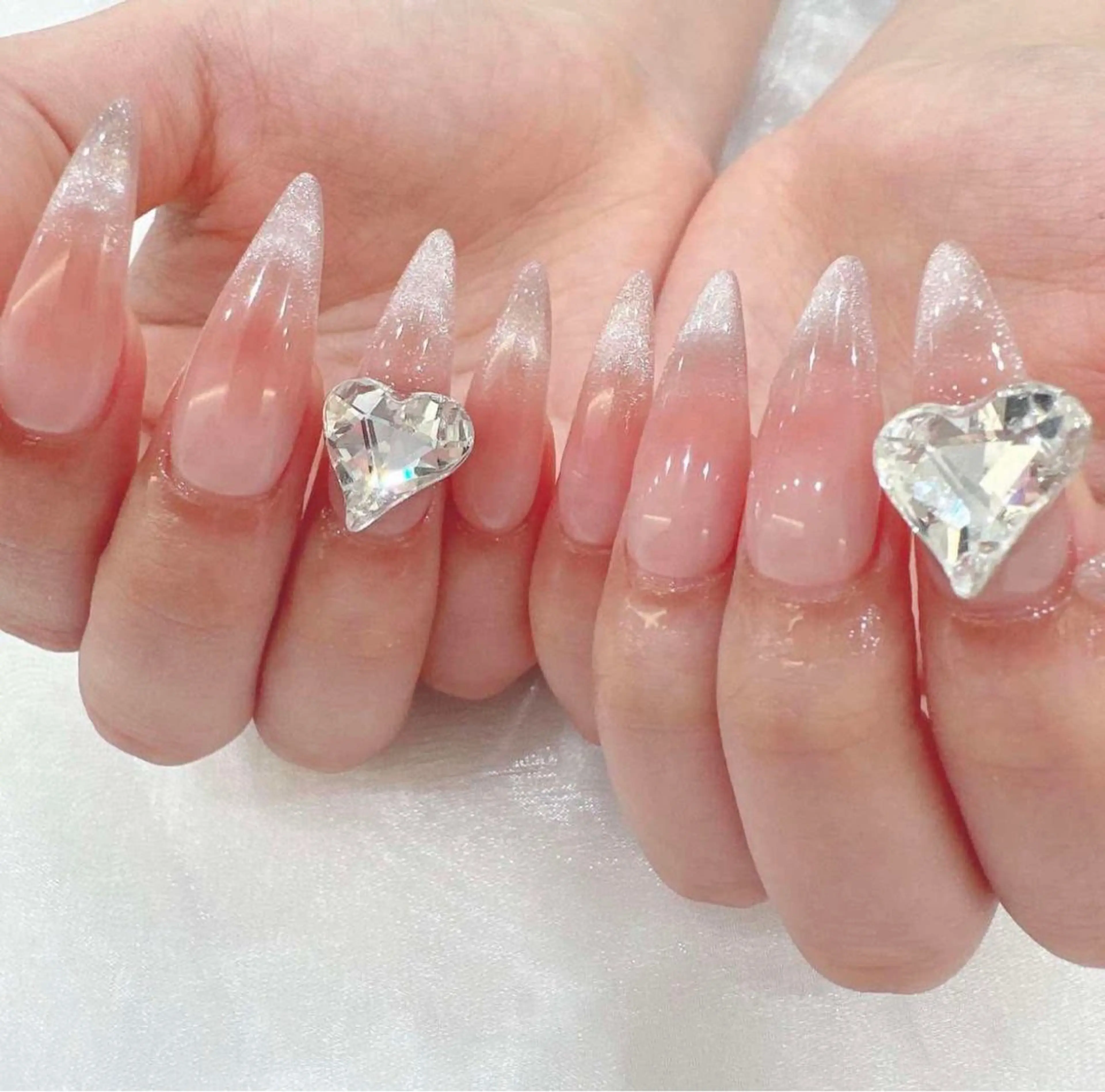 ネイル オーロラネイル クリアネイル フラッシュネイル ジェルネイル グラデーション ハンドネイル Amee Nailsalonのネイルデザイン