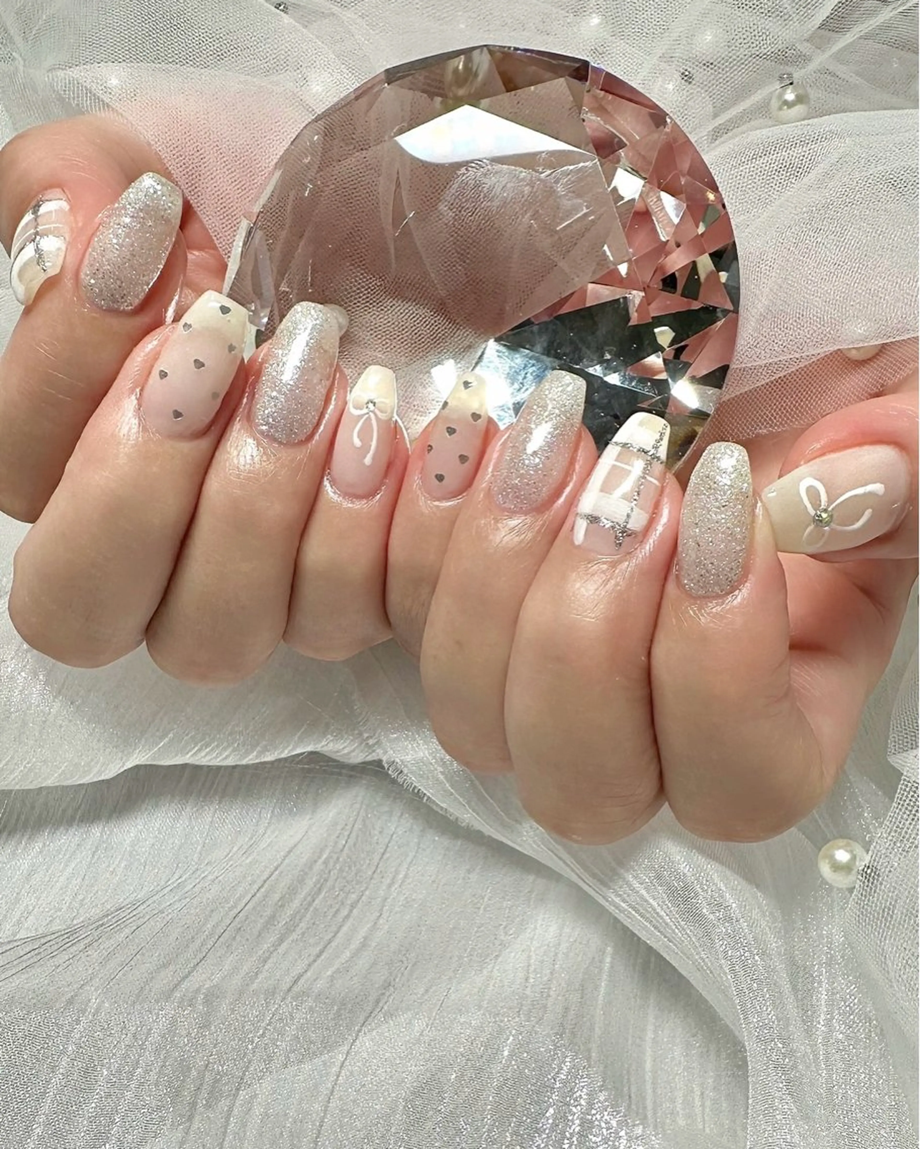 ネイル ハート ホログラムネイル キラキラネイル ラメ(グリッター) リボン ハンドネイル cres nail（スクールW内）所属・Sei ｜ cres nailのネイルデザイン