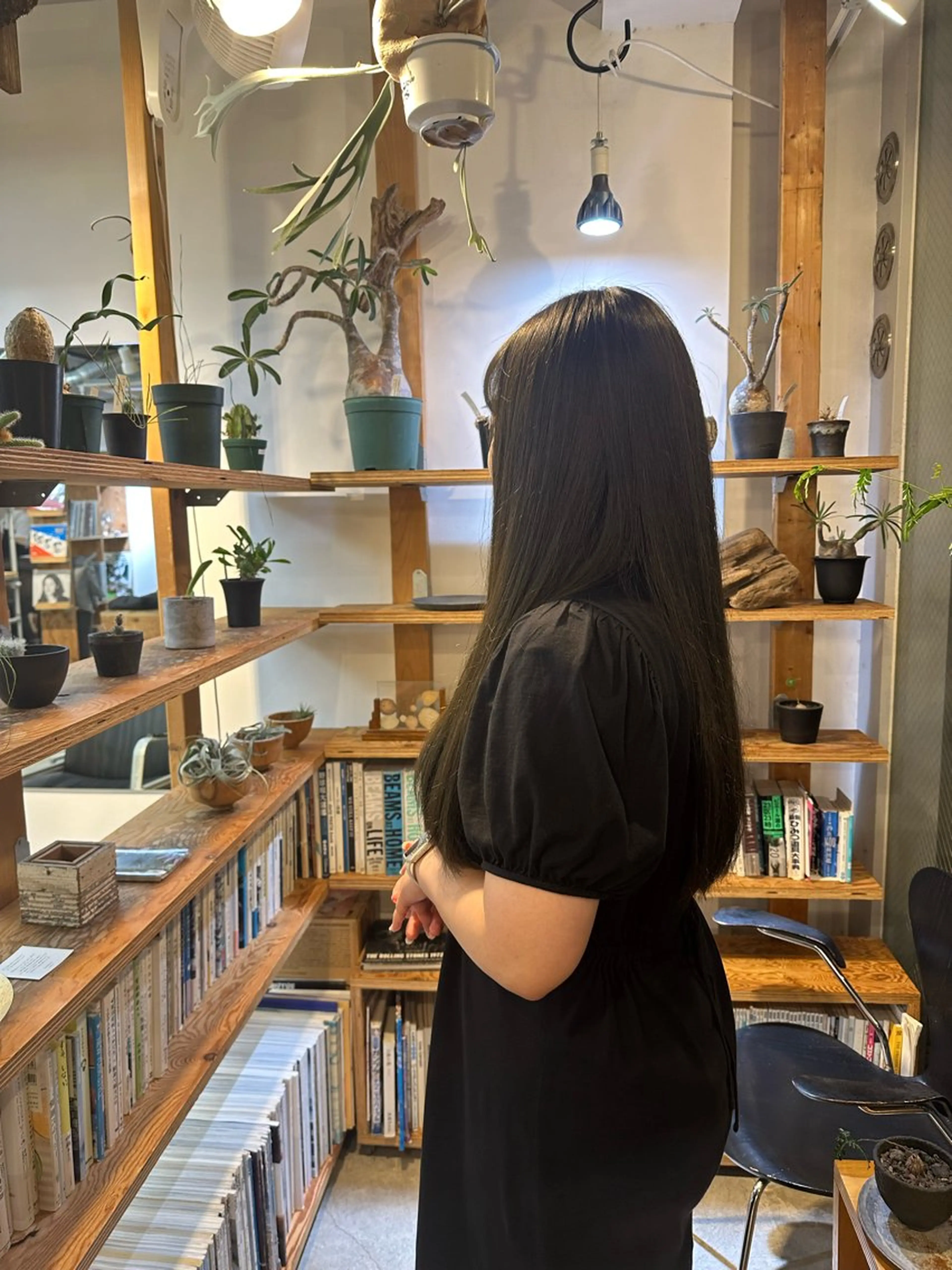 ロング カラー オリーブカラー コミヤ ミズホのヘアスタイル