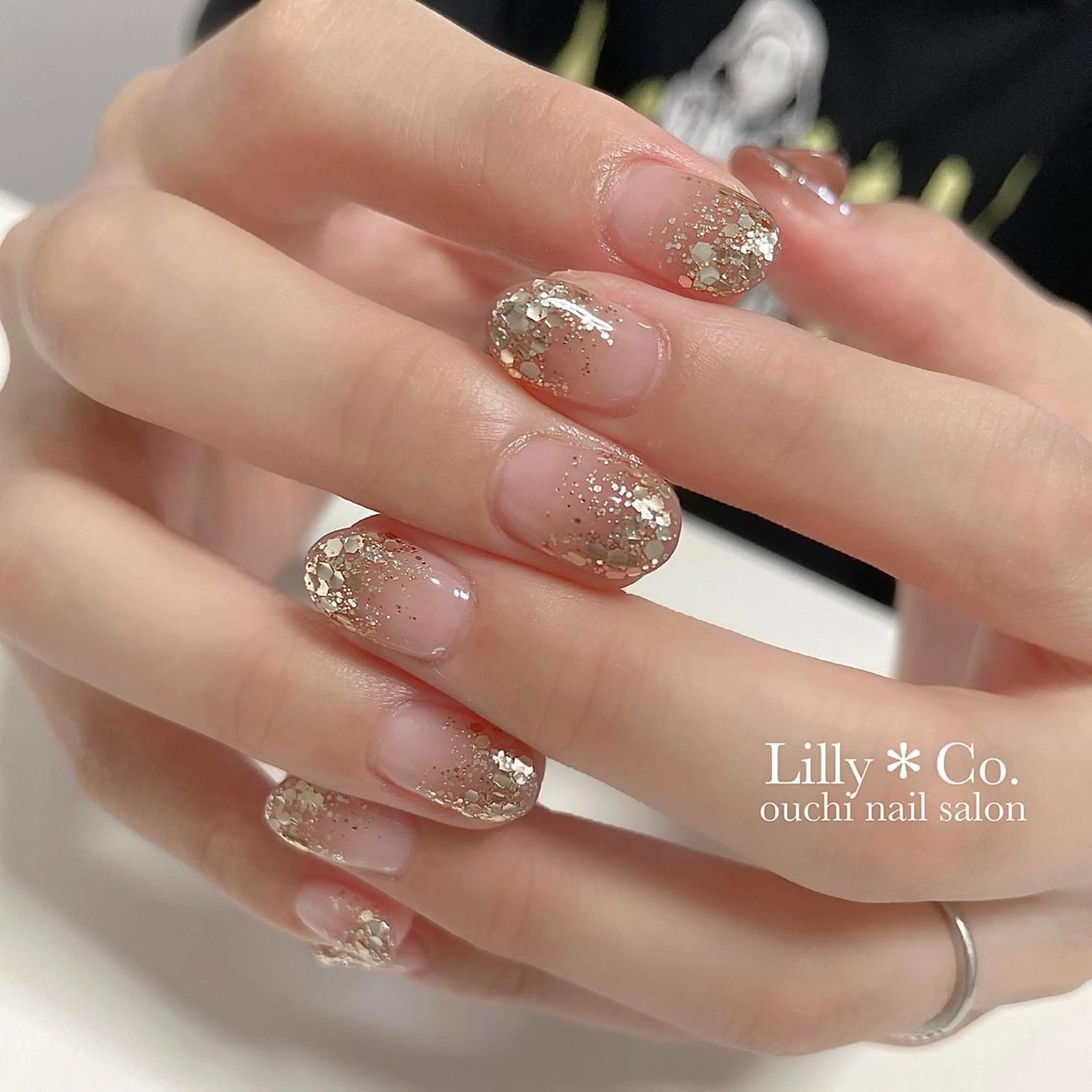 ネイル グラデーション キラキラネイル ラメ(グリッター) ラメグラデーション ハンドネイル ハンドケア Lilly Co.のネイルデザイン