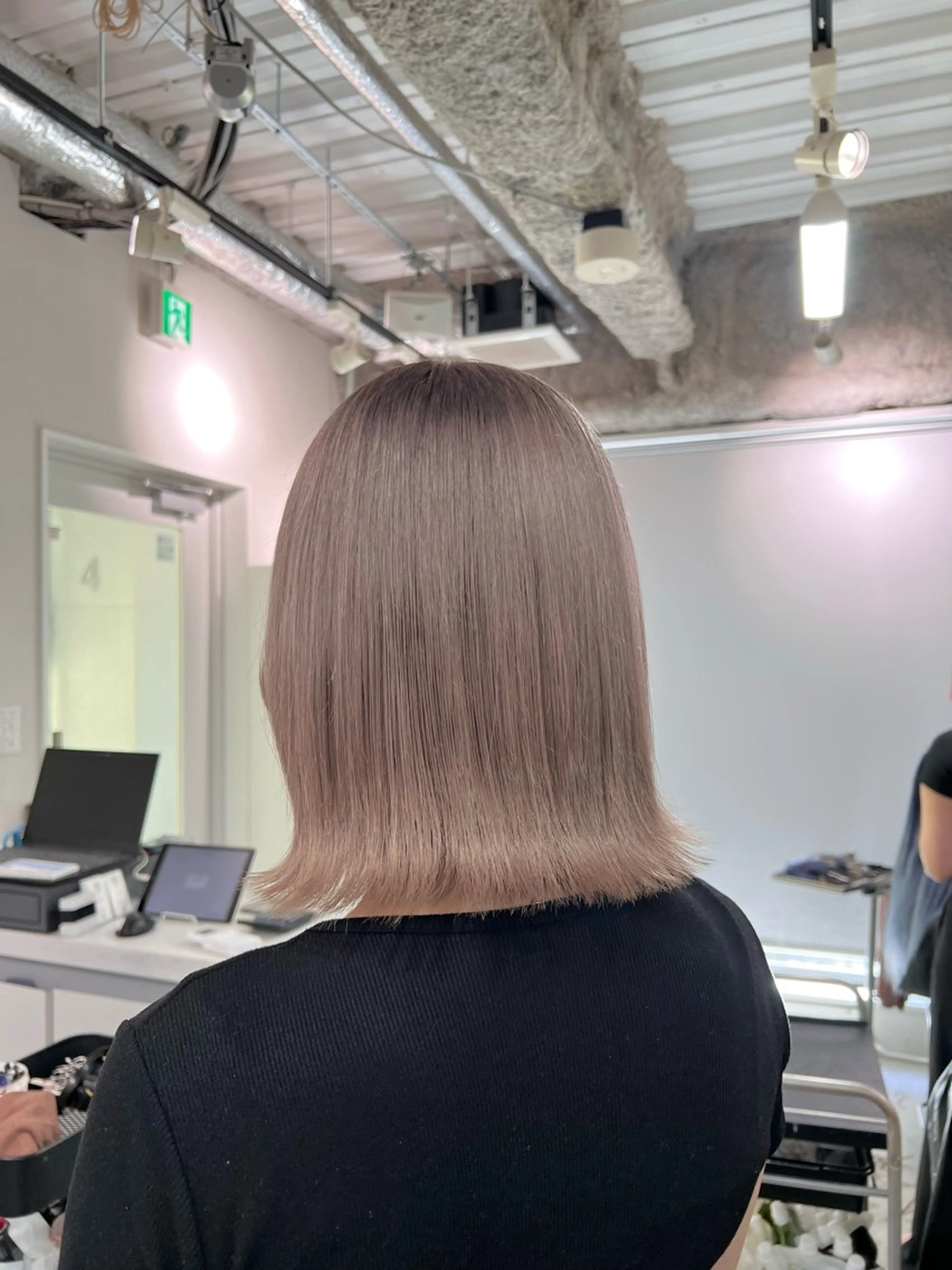 ショート カラー ベージュカラー ミルクティーベージュ ピンクカラー sio.nail&eyebrow salon shimokitazawa2号店所属・nailist mana𖤐´-のネイルデザイン