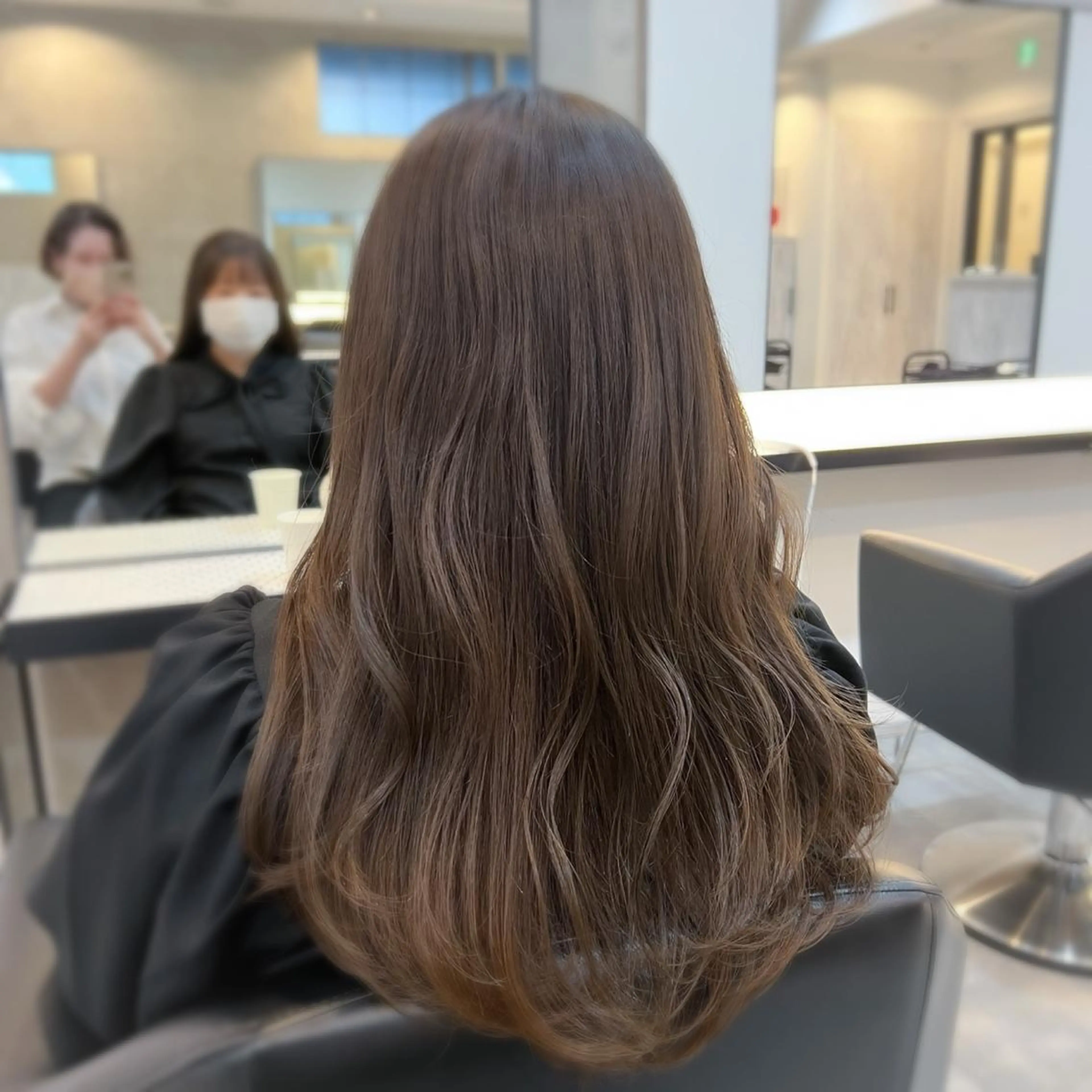 ロング カラー アッシュ ベージュカラー 透明感カラー ヘアカラー トリートメント 工藤 梨花のヘアスタイル