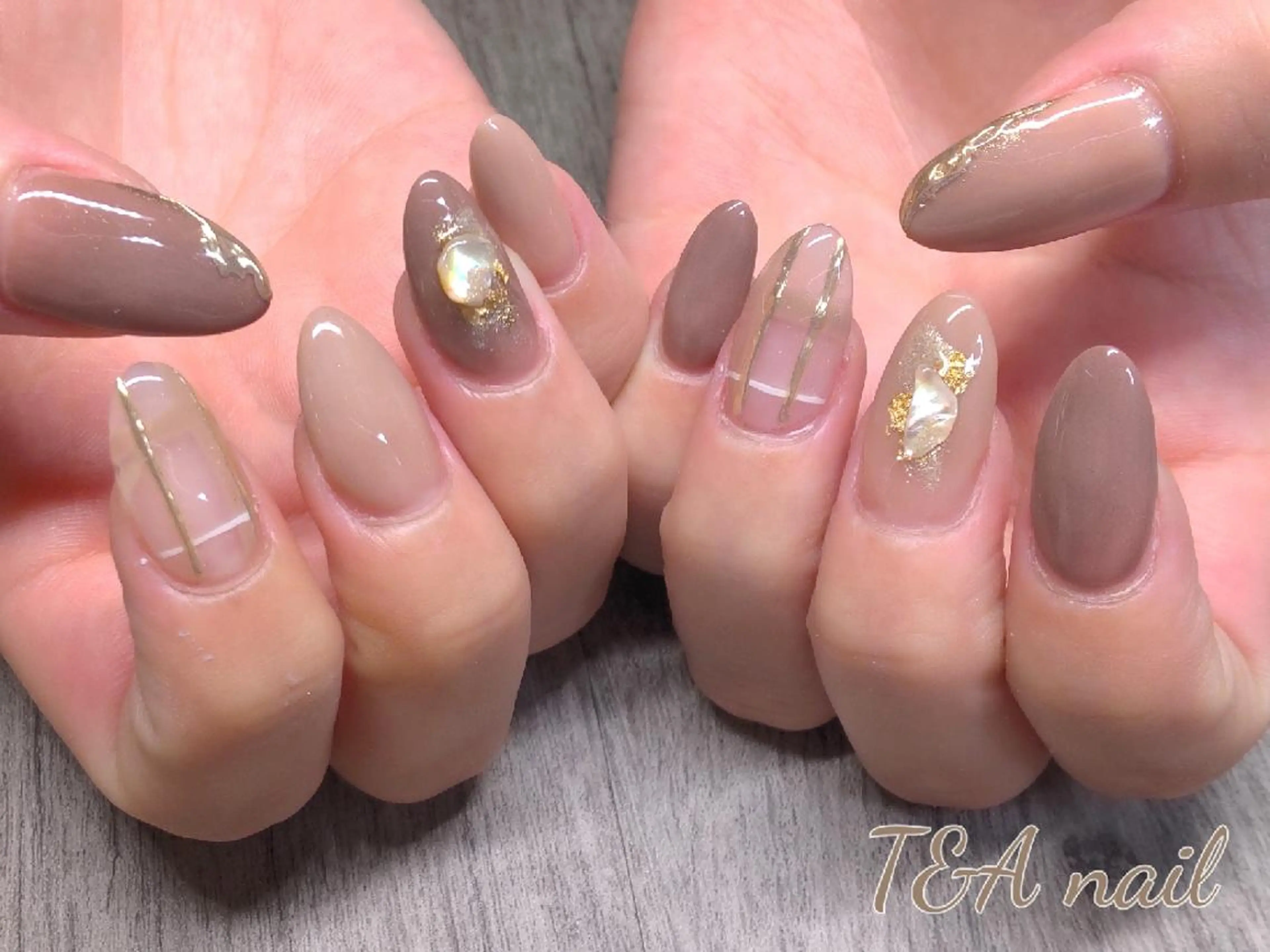 セミロング ネイル ブラウン 長さ出し ジェルネイル ニュアンスネイル スカルプネイル ハンドネイル T&A nailのネイルデザイン