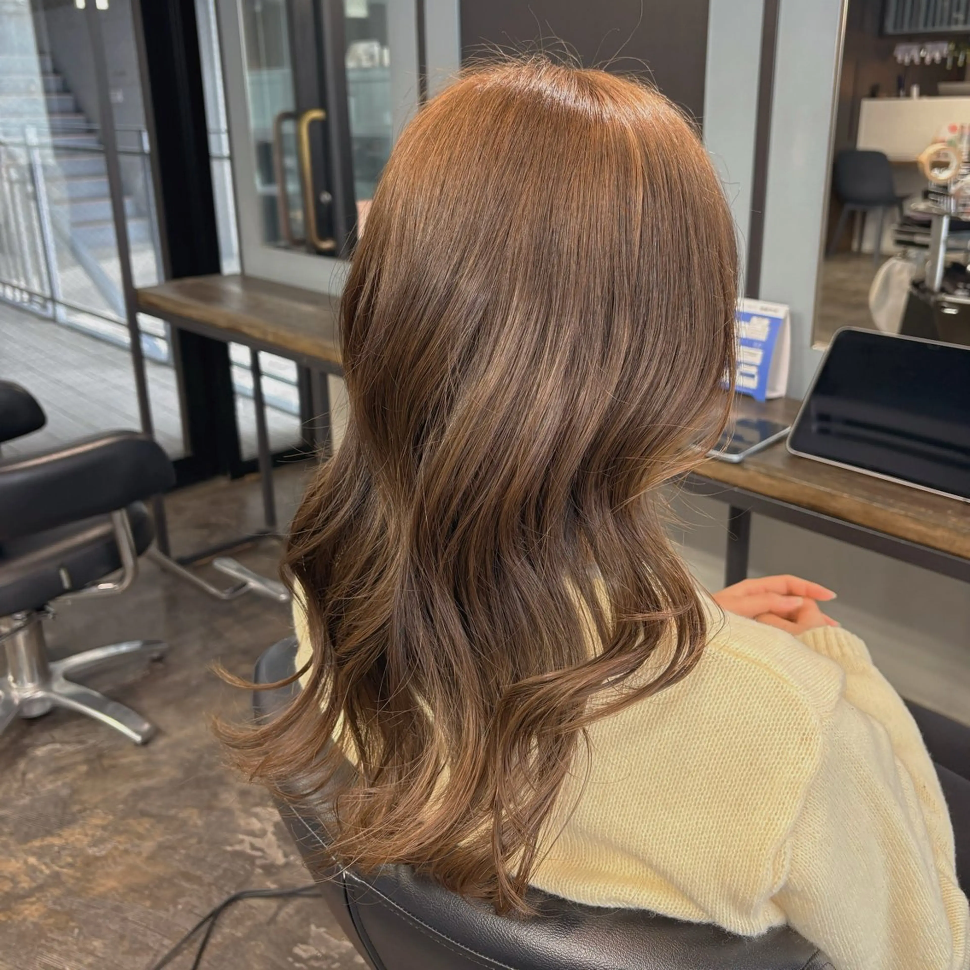 セミロング カラー ブラウンカラー カット ヘアカラー ユイカ🐮暖色カラー / 髪質改善のヘアスタイル