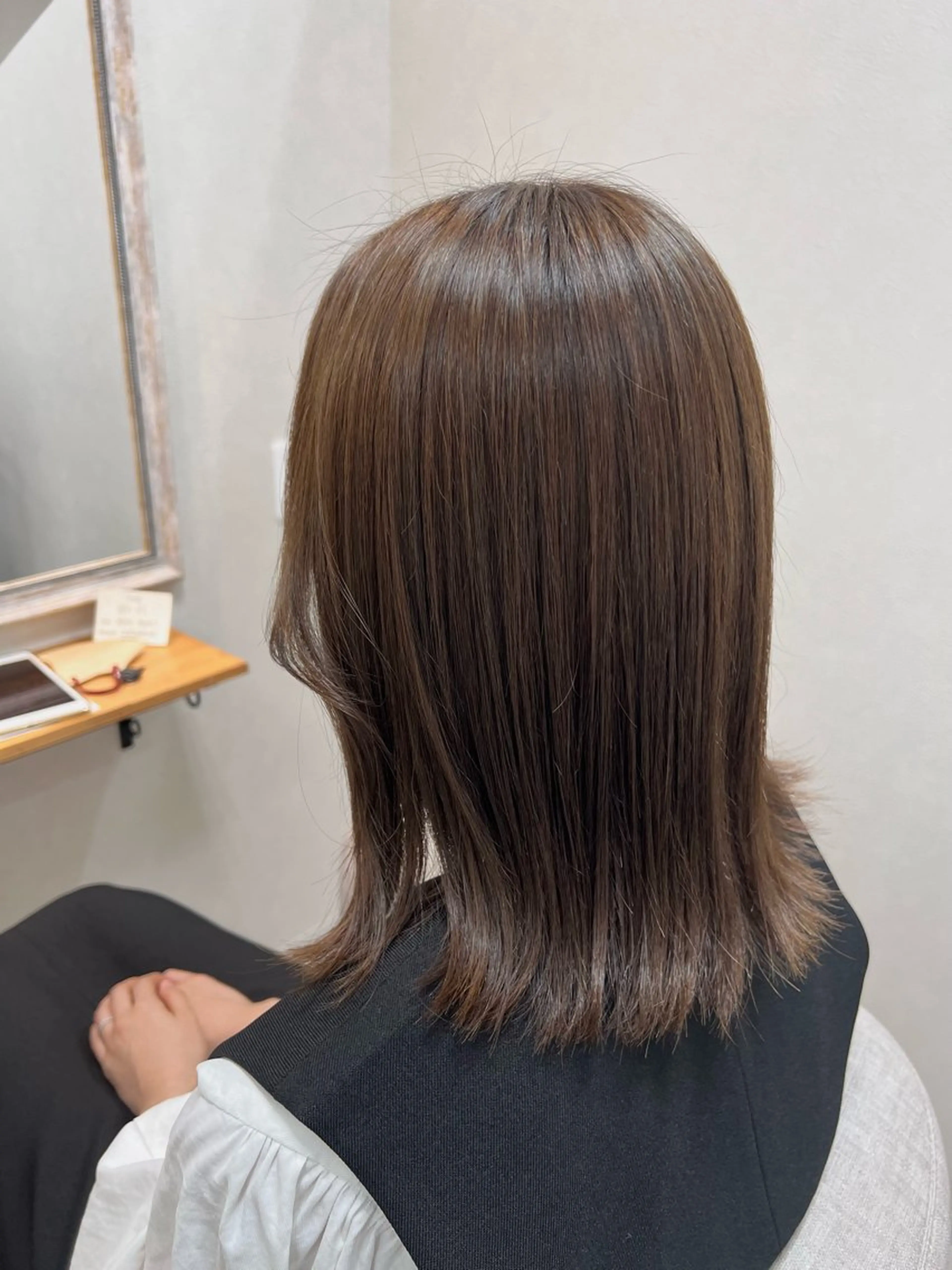 ミディアム カラー ブラウンカラー ショコラブラウン くびれヘア 顔周りカット レイヤーカット カット ヘアカラー ショート/白髪ぼかし 君和田若菜のヘアスタイル