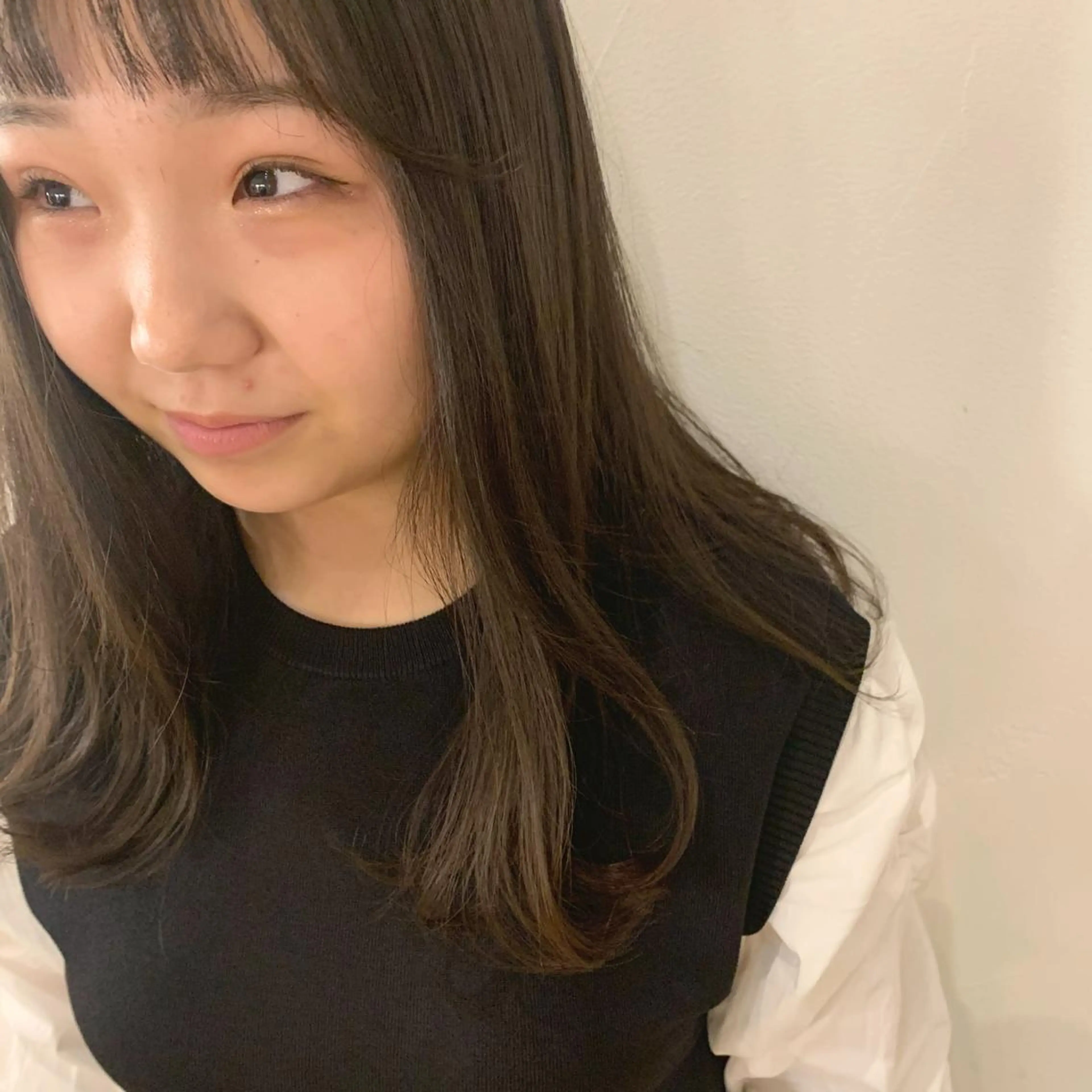 ロング 天使の羽バング・フェザーバング 小顔カット lico 新札幌所属・Lilly リリィのヘアスタイル