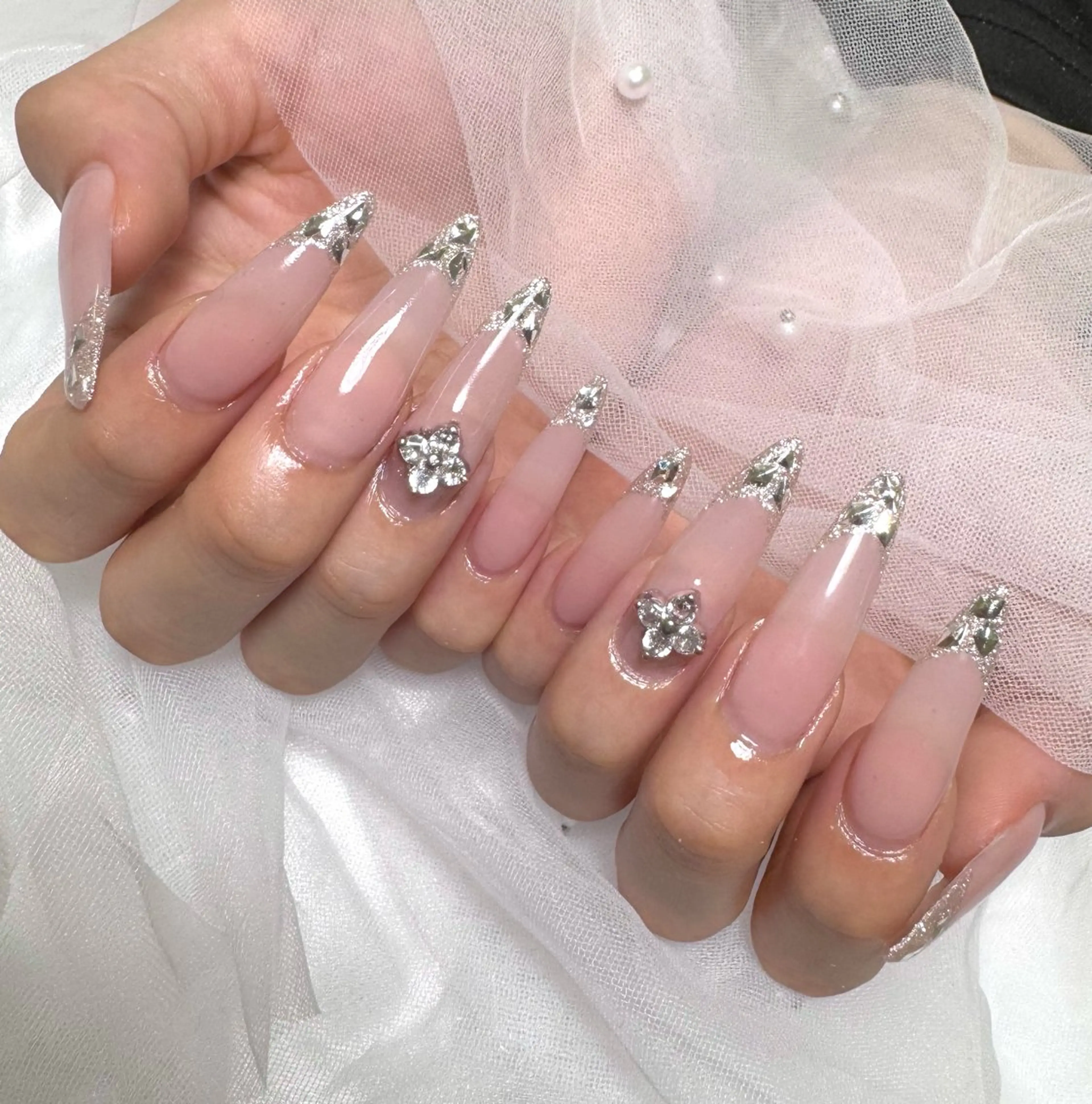 ネイル フレンチネイル ガラスフレンチ Roi〈ロワ〉 Rinneのネイルデザイン