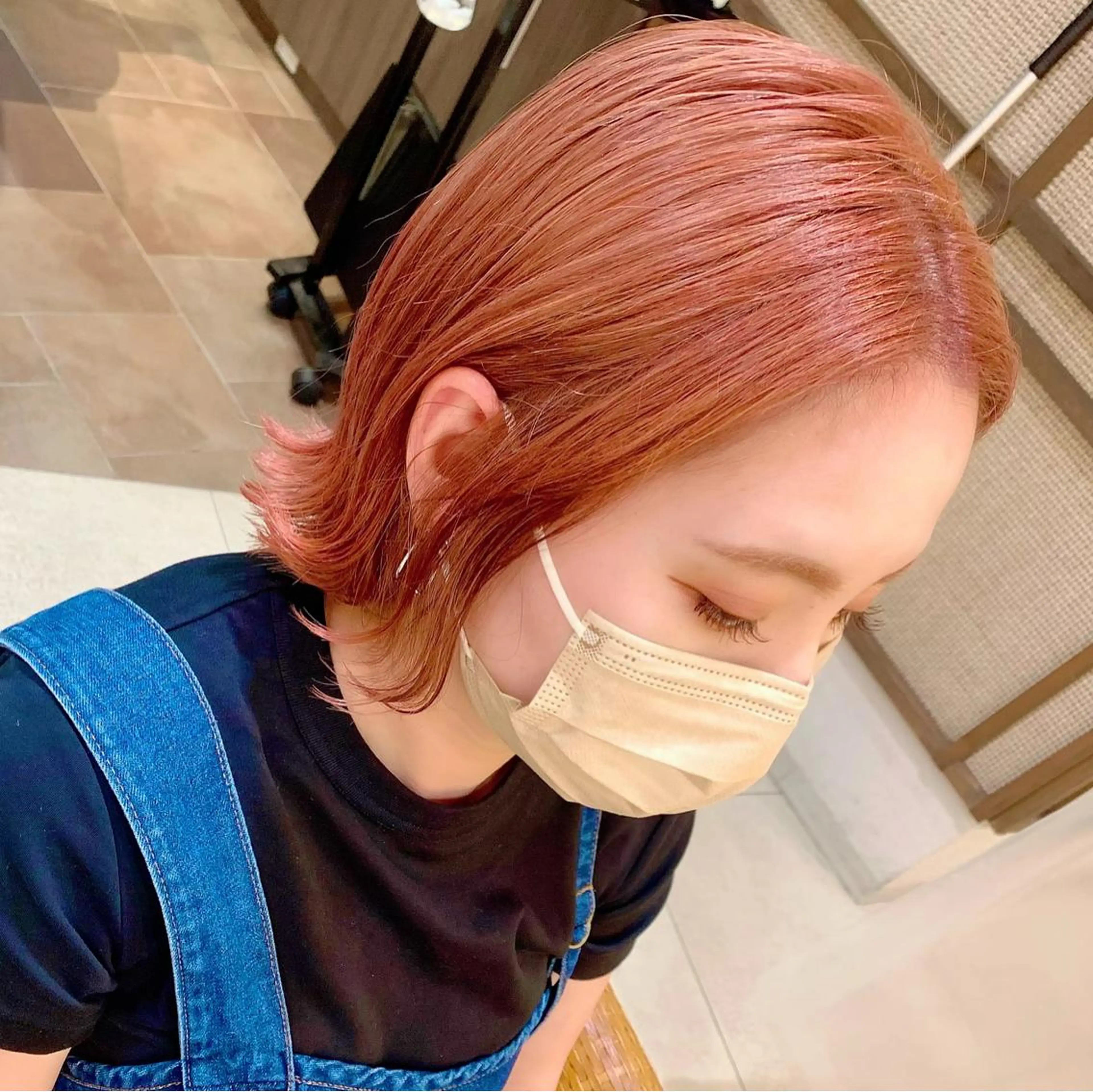 ミディアム ブリーチなしダブル/ レイヤーカット 小棹のヘアスタイル