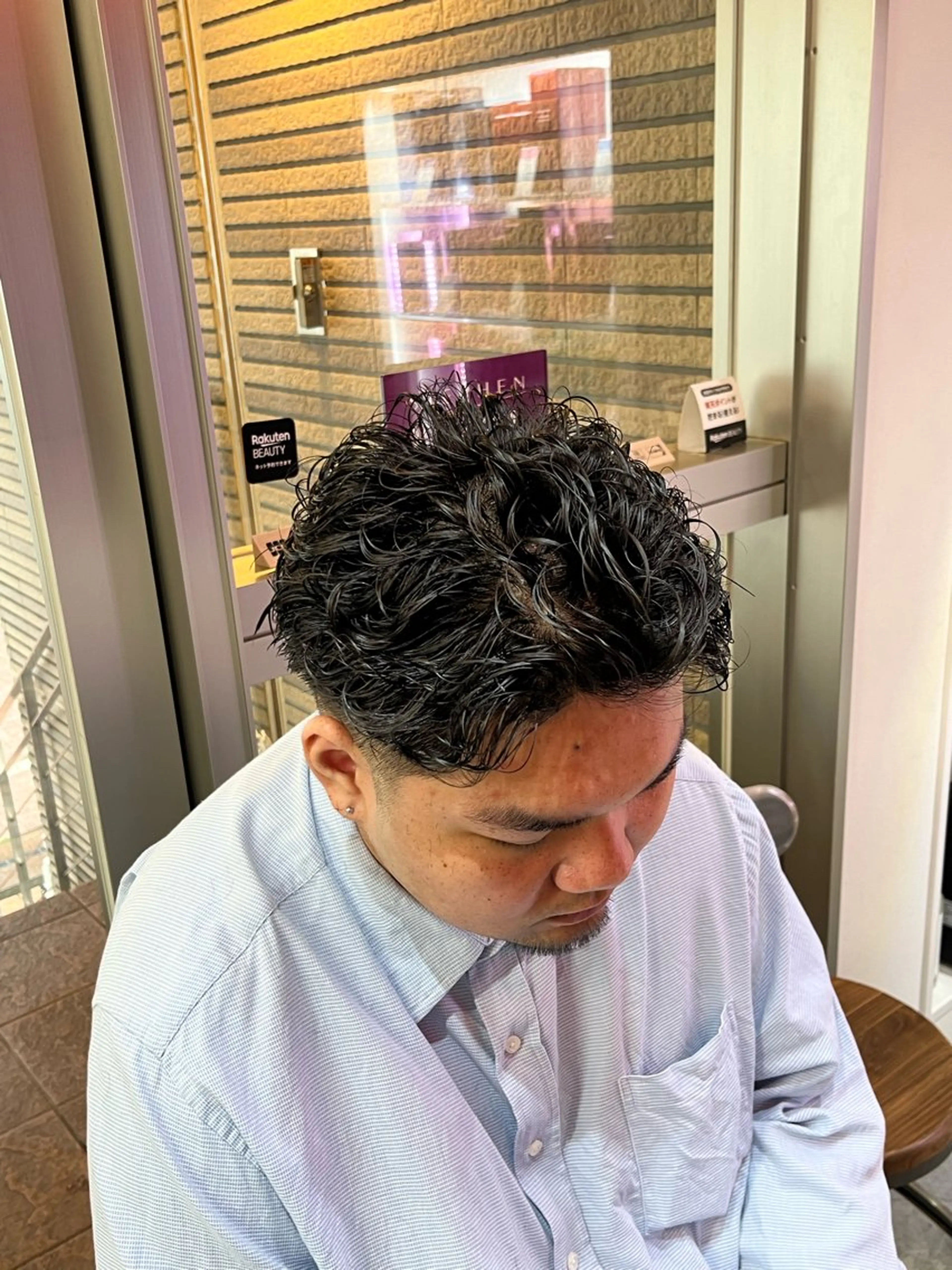 パーマ メンズハイトーン 北斗💍レイヤーのヘアスタイル