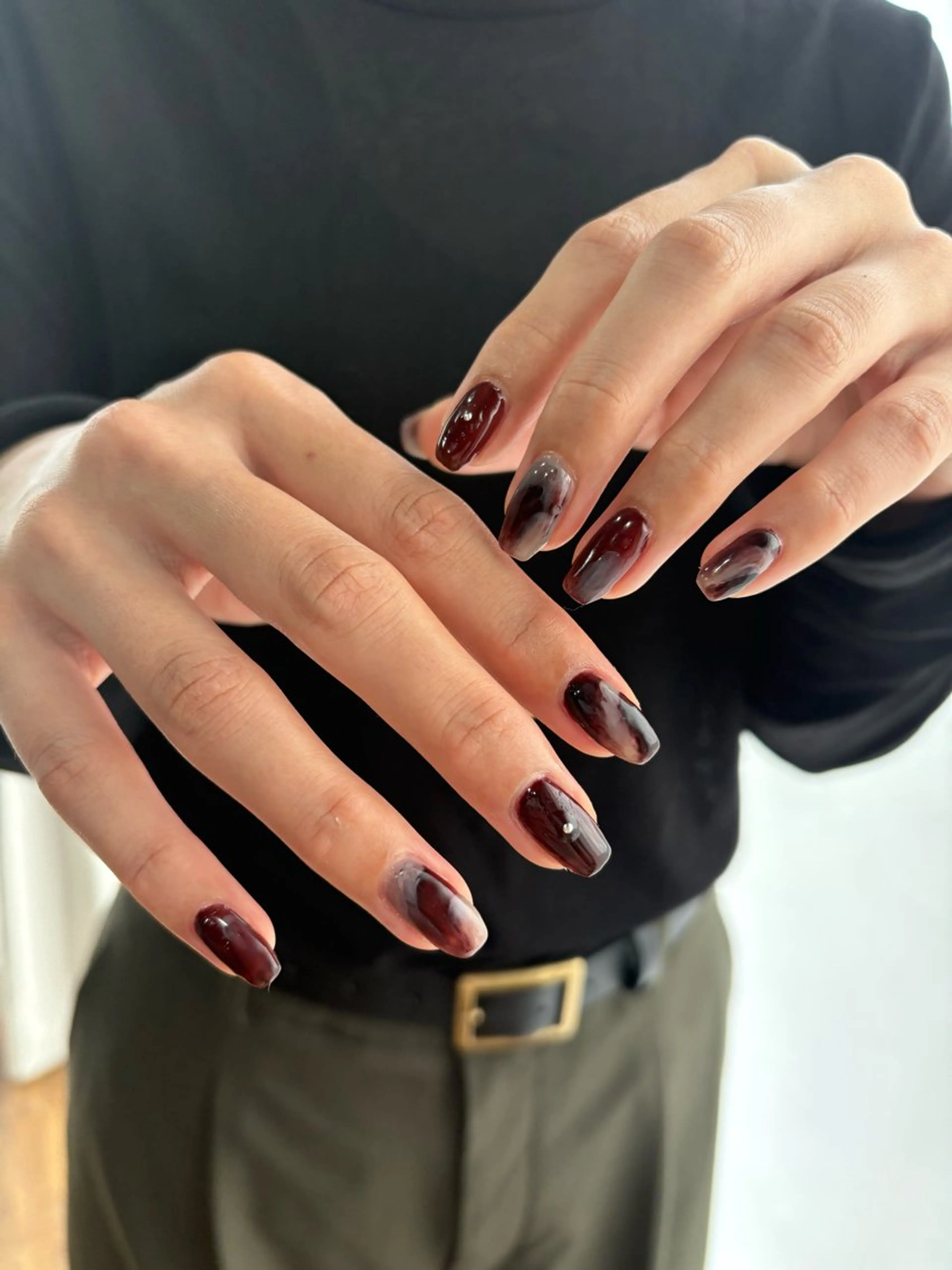 ネイル ニュアンスネイル 赤色 ハンドネイル フットネイル sa ya...のネイルデザイン