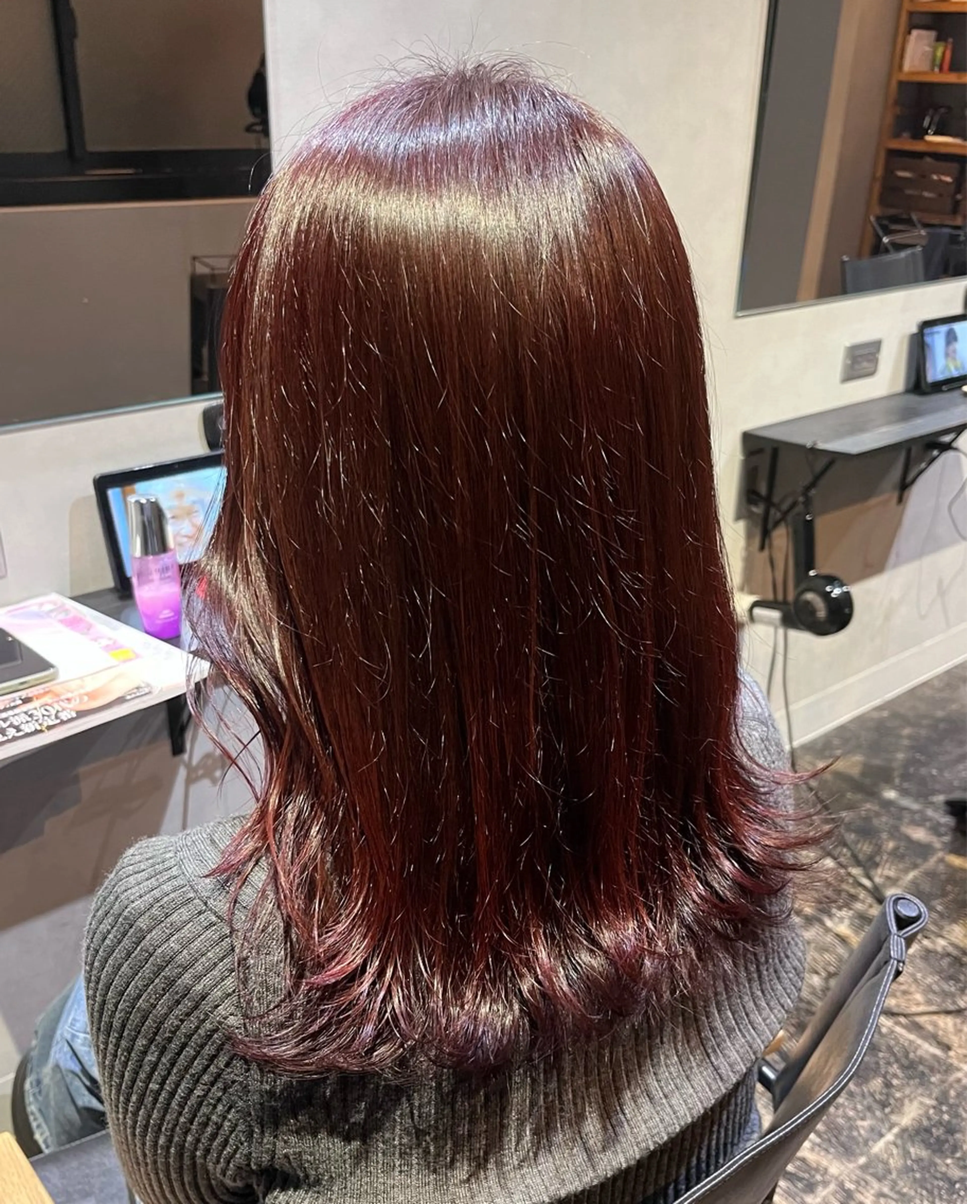 ミディアム カラー ブリーチ ボルドーカラー ブリーチなしカラー レッドカラー ヘアカラー 透明感カラー/パーマ 🌀アオノのヘアスタイル