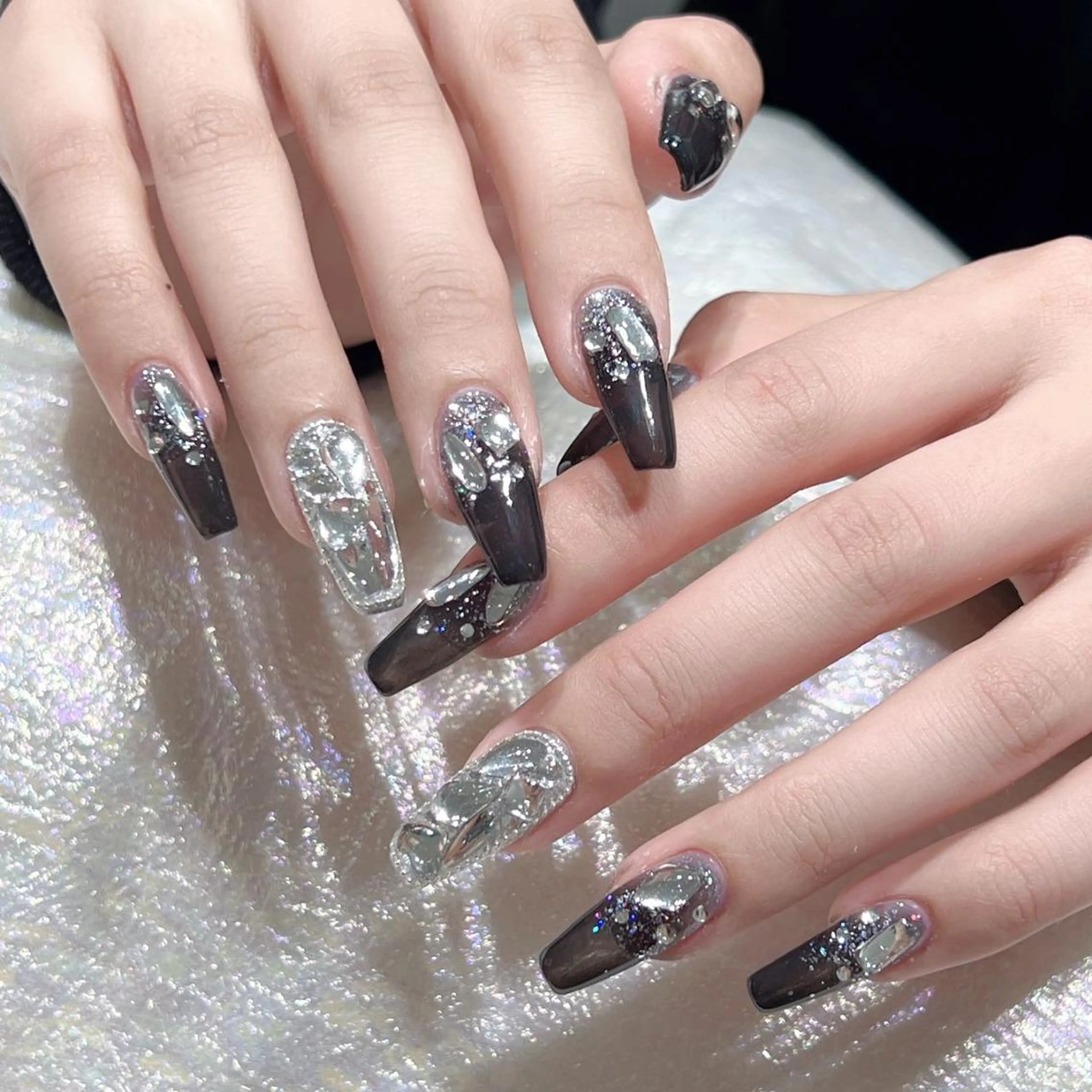 ネイル ハンドネイル Queens テイのネイルデザイン