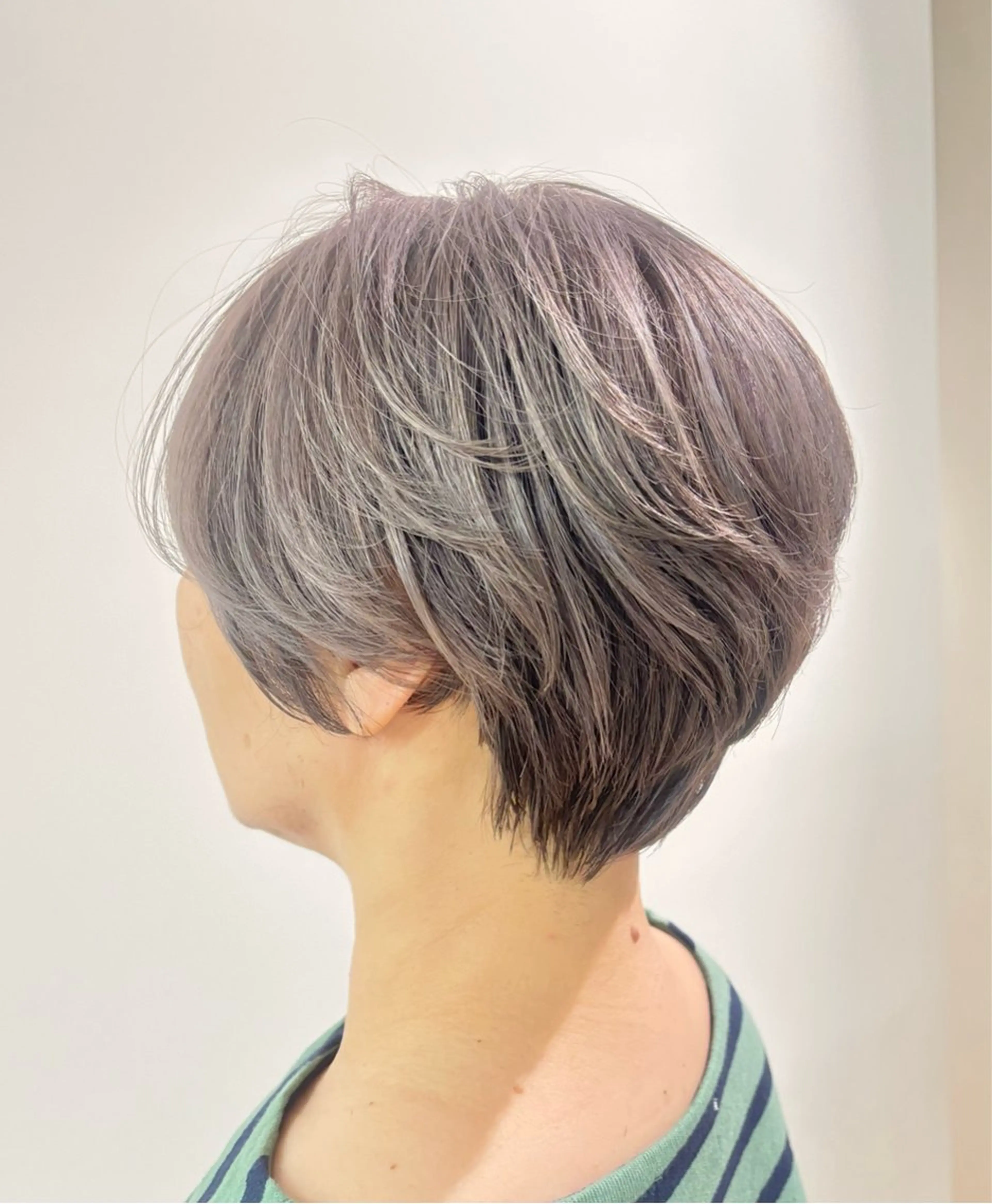 ショート カラー 古川 琴美のヘアスタイル