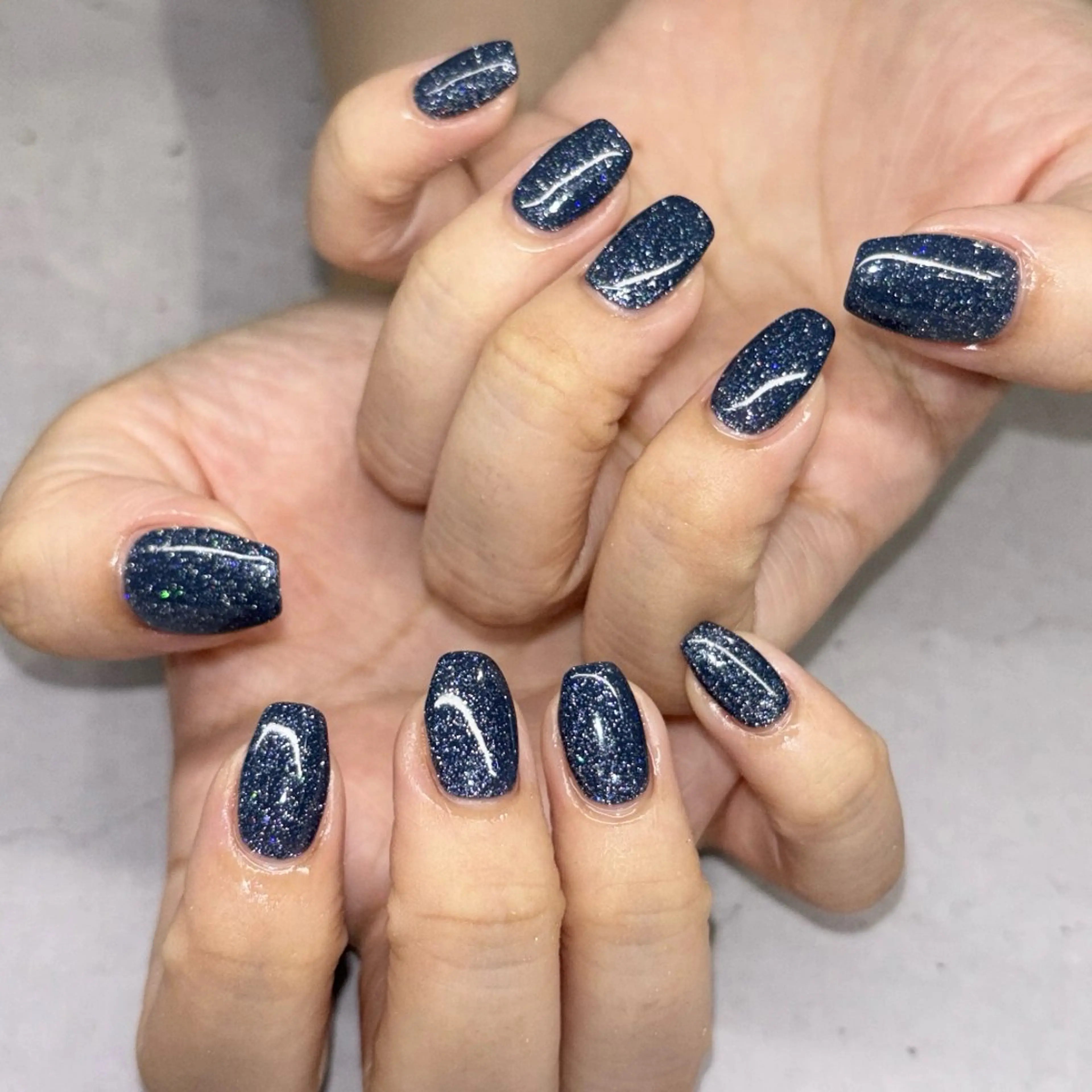 ネイル フラッシュネイル ネイビー ワンカラーネイル シルバー ハンドネイル 荒巻 めいのネイルデザイン