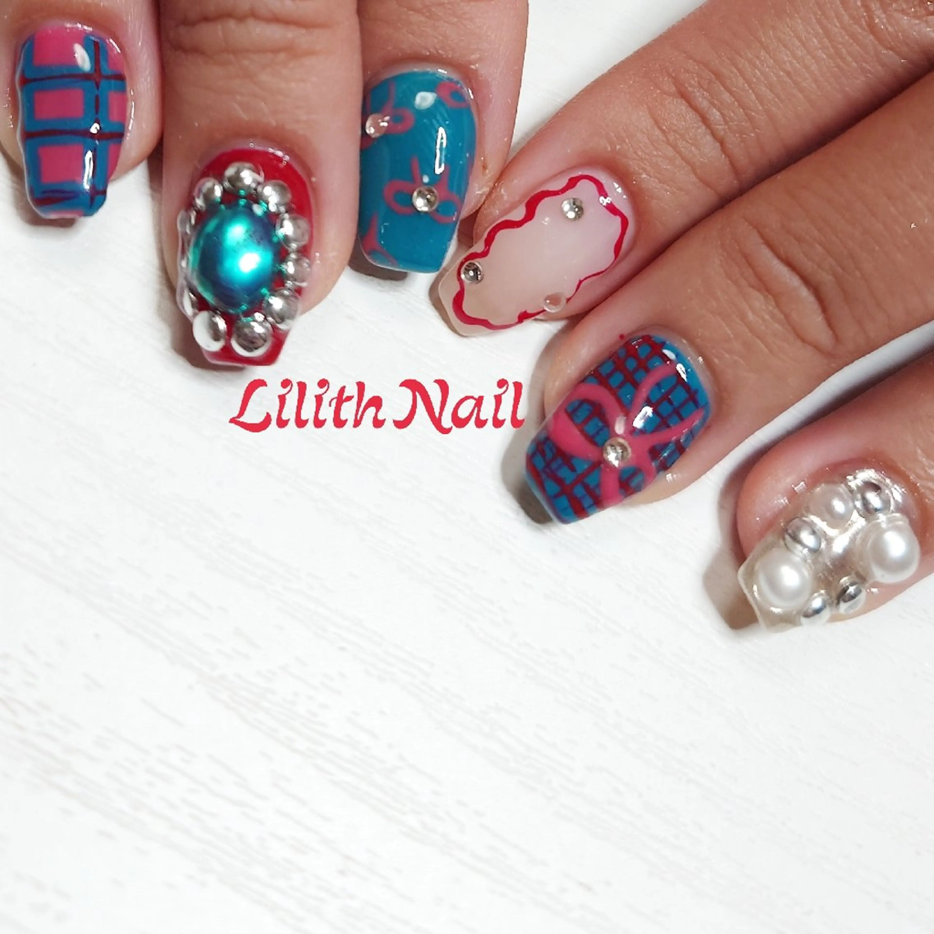 ネイル ストーンネイル ハンドネイル Lilith Nailのネイルデザイン